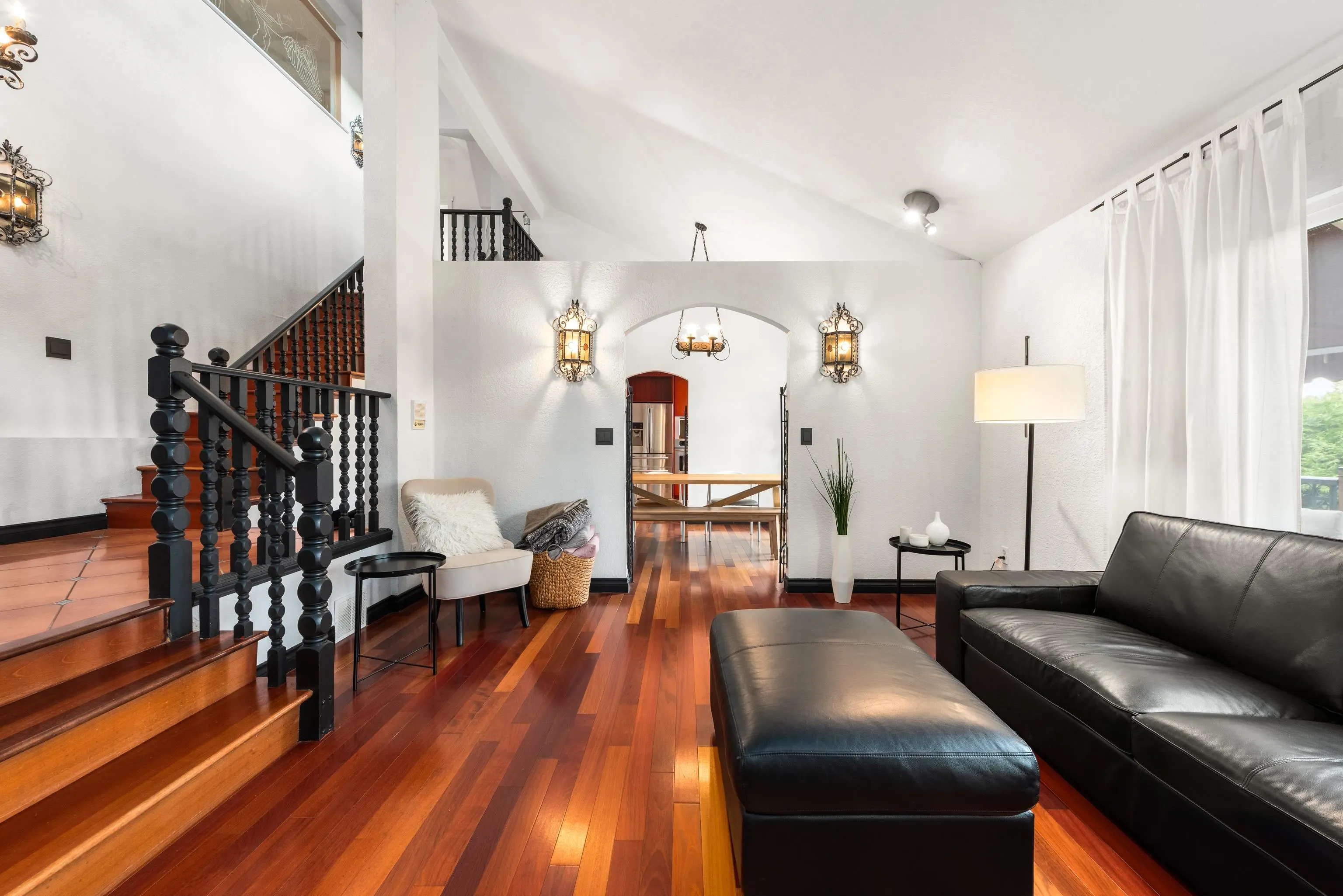 1128 Fraserview Street