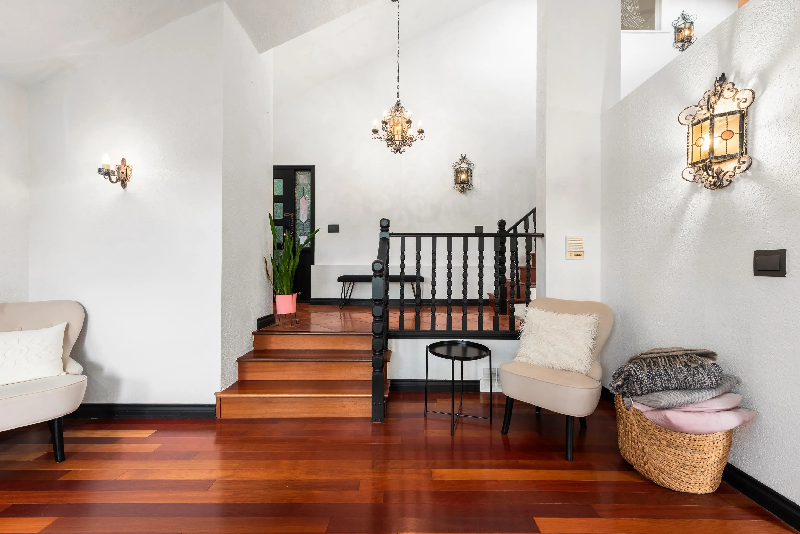 1128 Fraserview Street