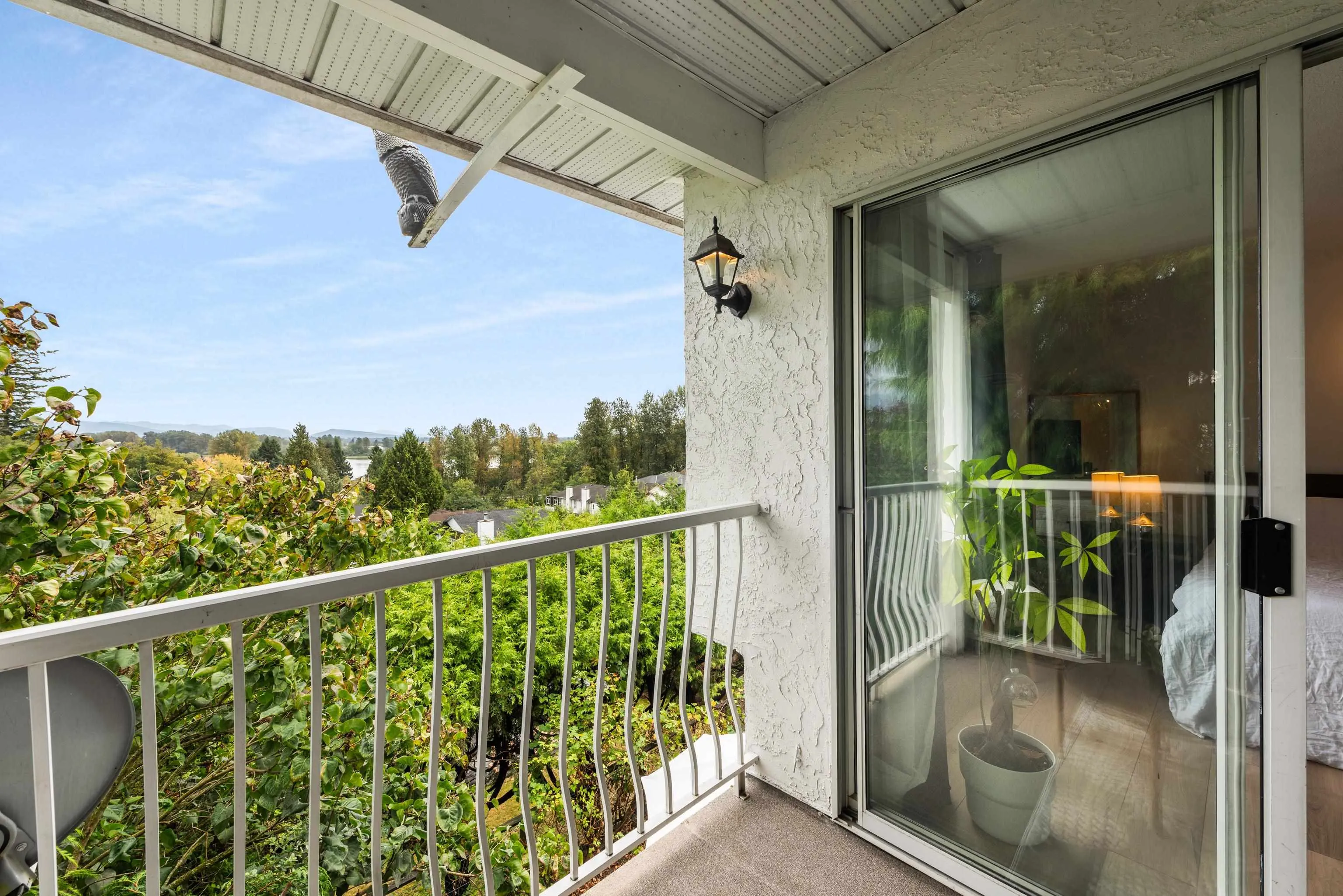 1128 Fraserview Street