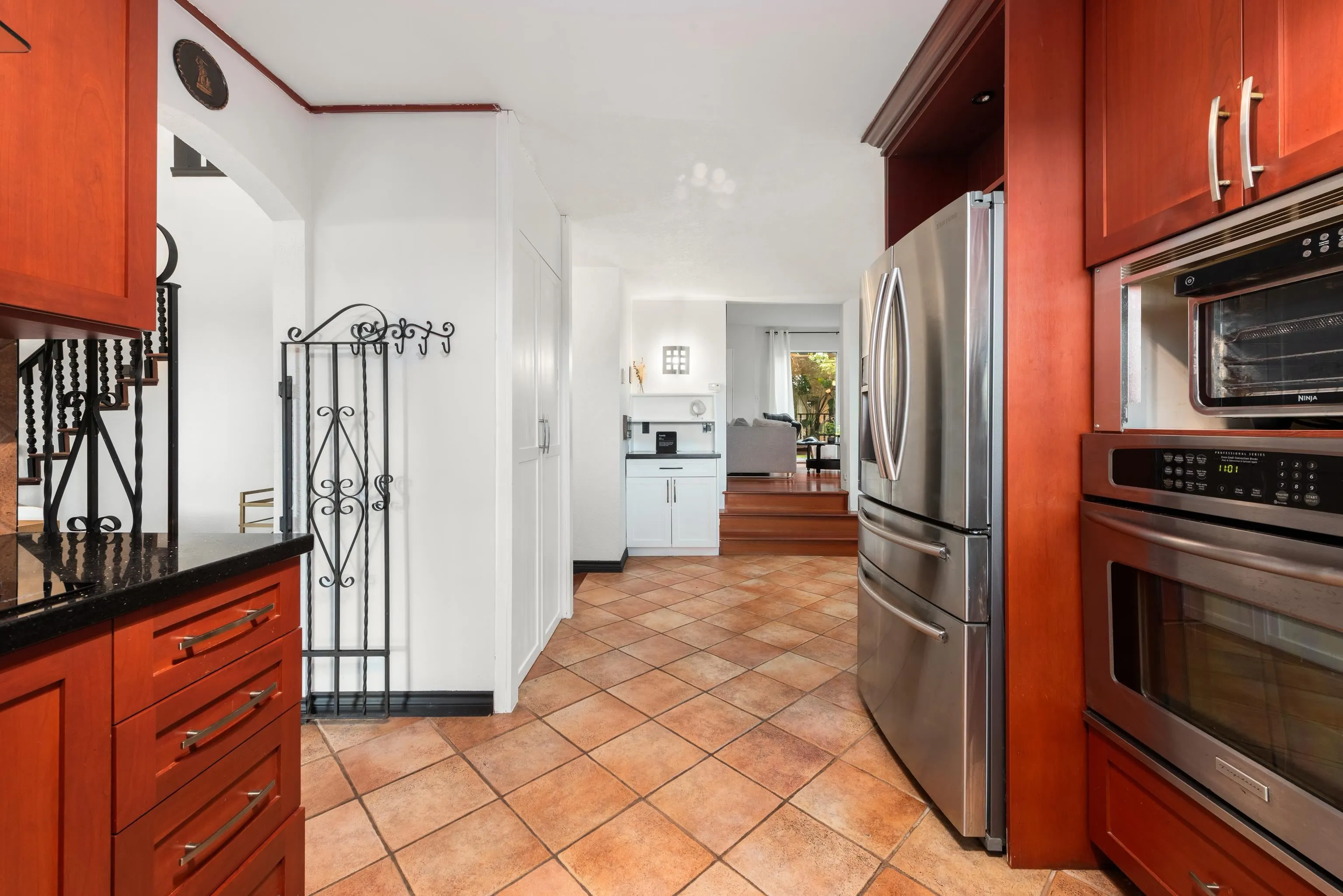 1128 Fraserview Street