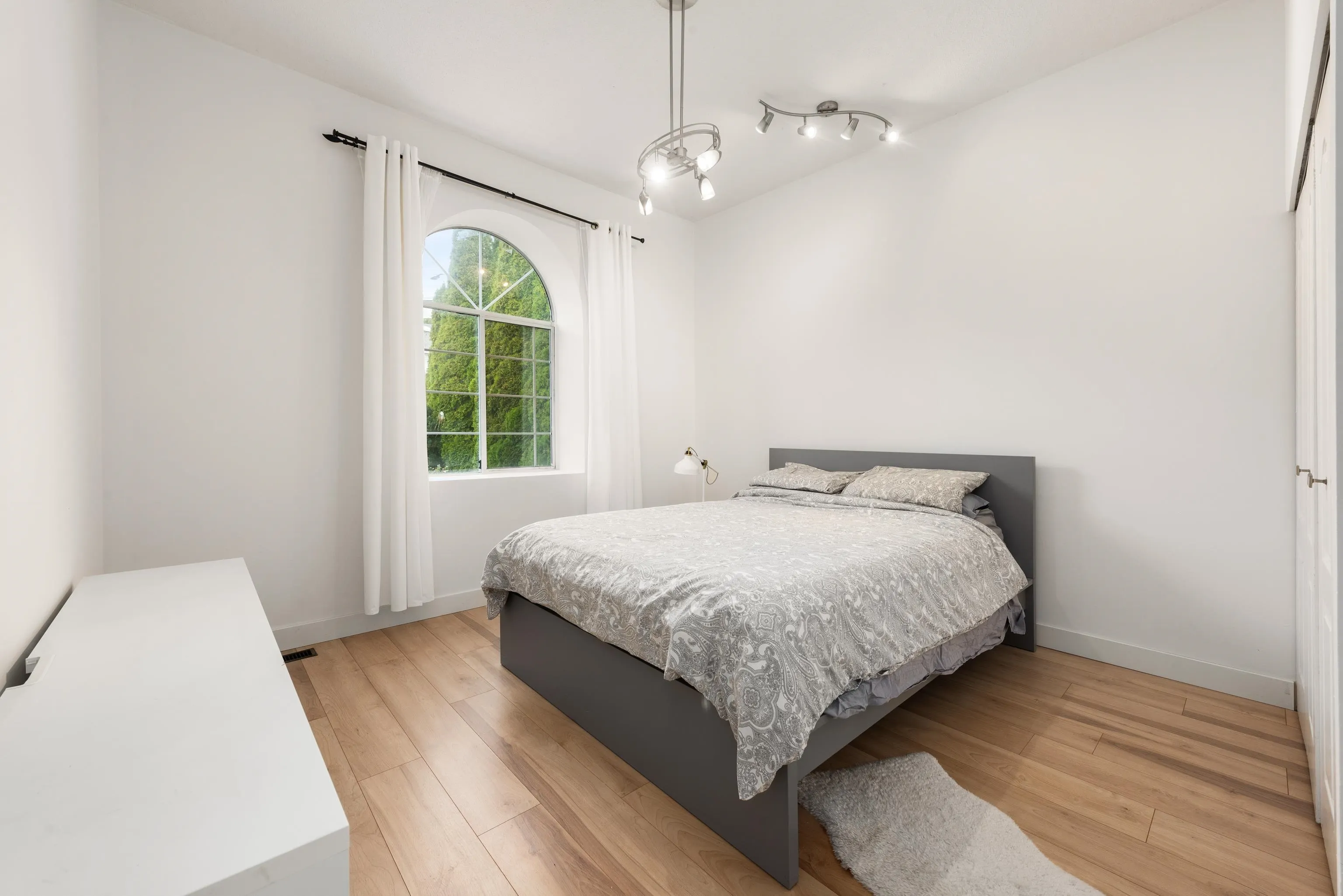 1128 Fraserview Street