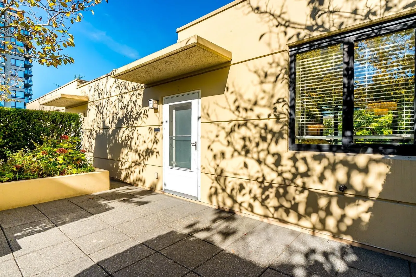 22 6233 Katsura Street