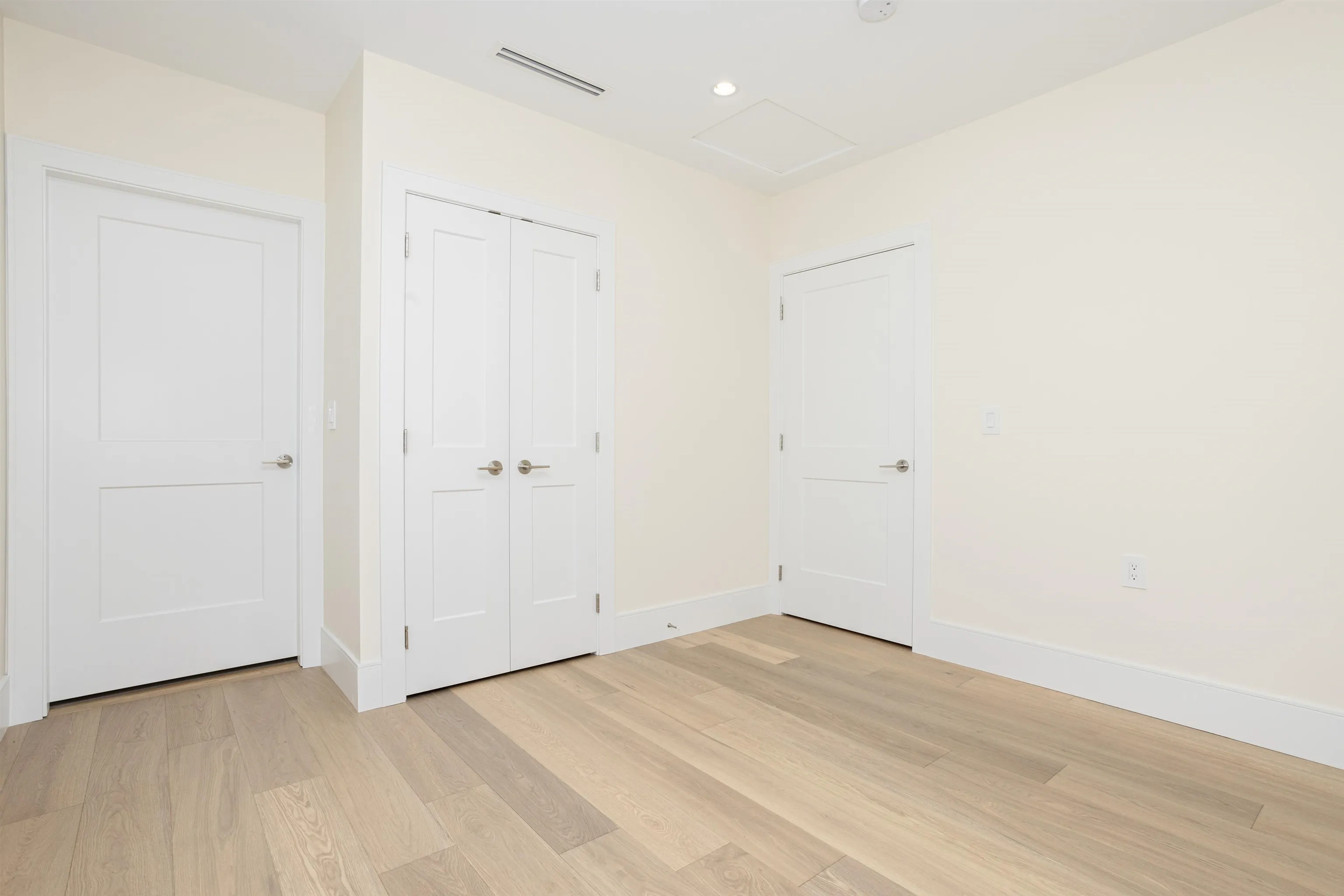 1470 W 57th Avenue