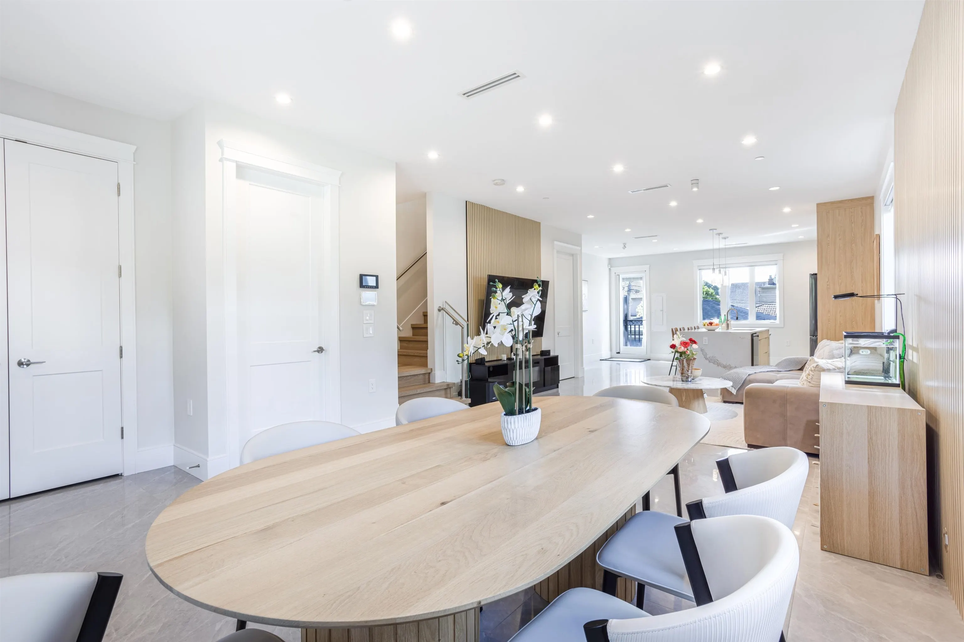 1470 W 57th Avenue