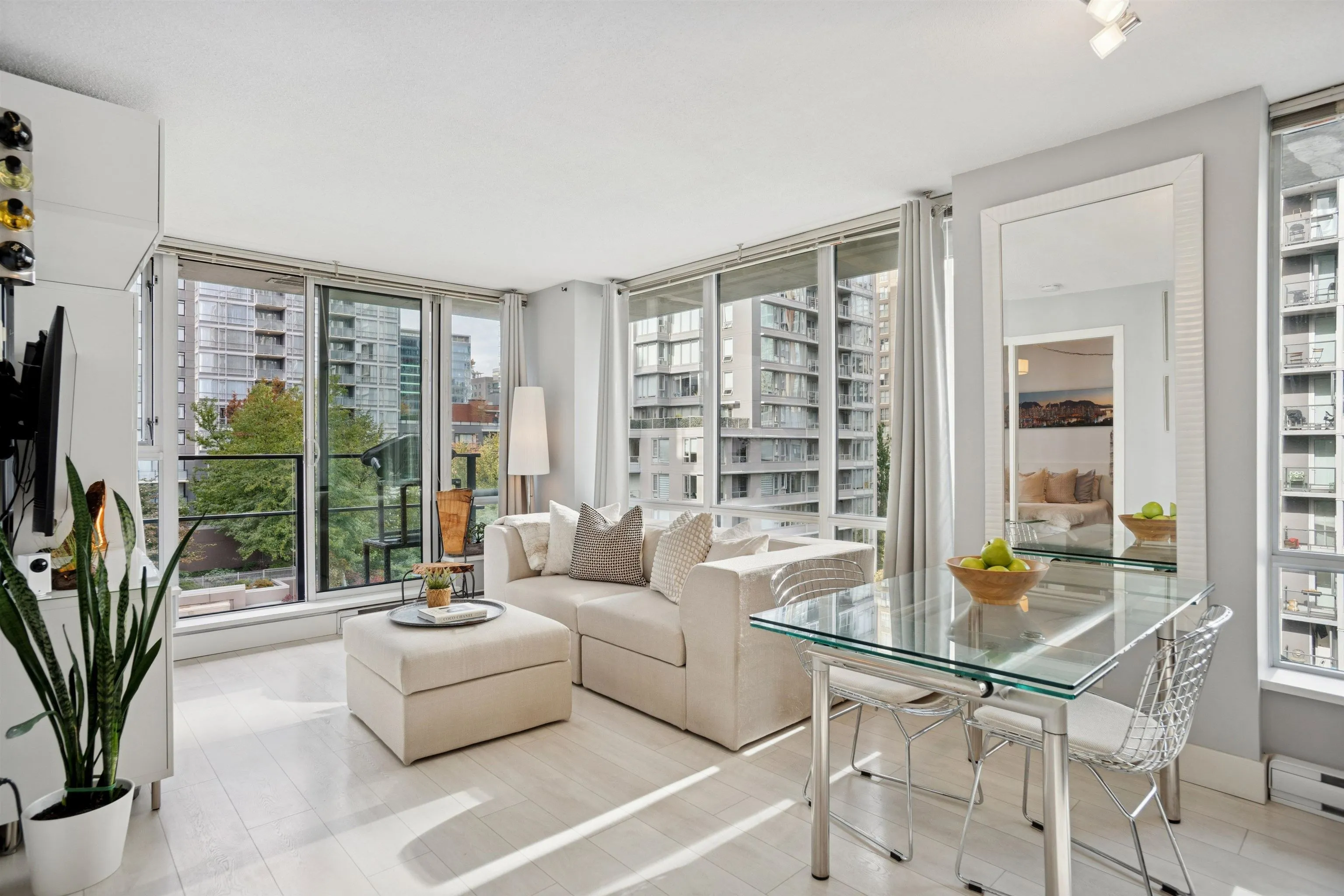 811 1088 Richards Street