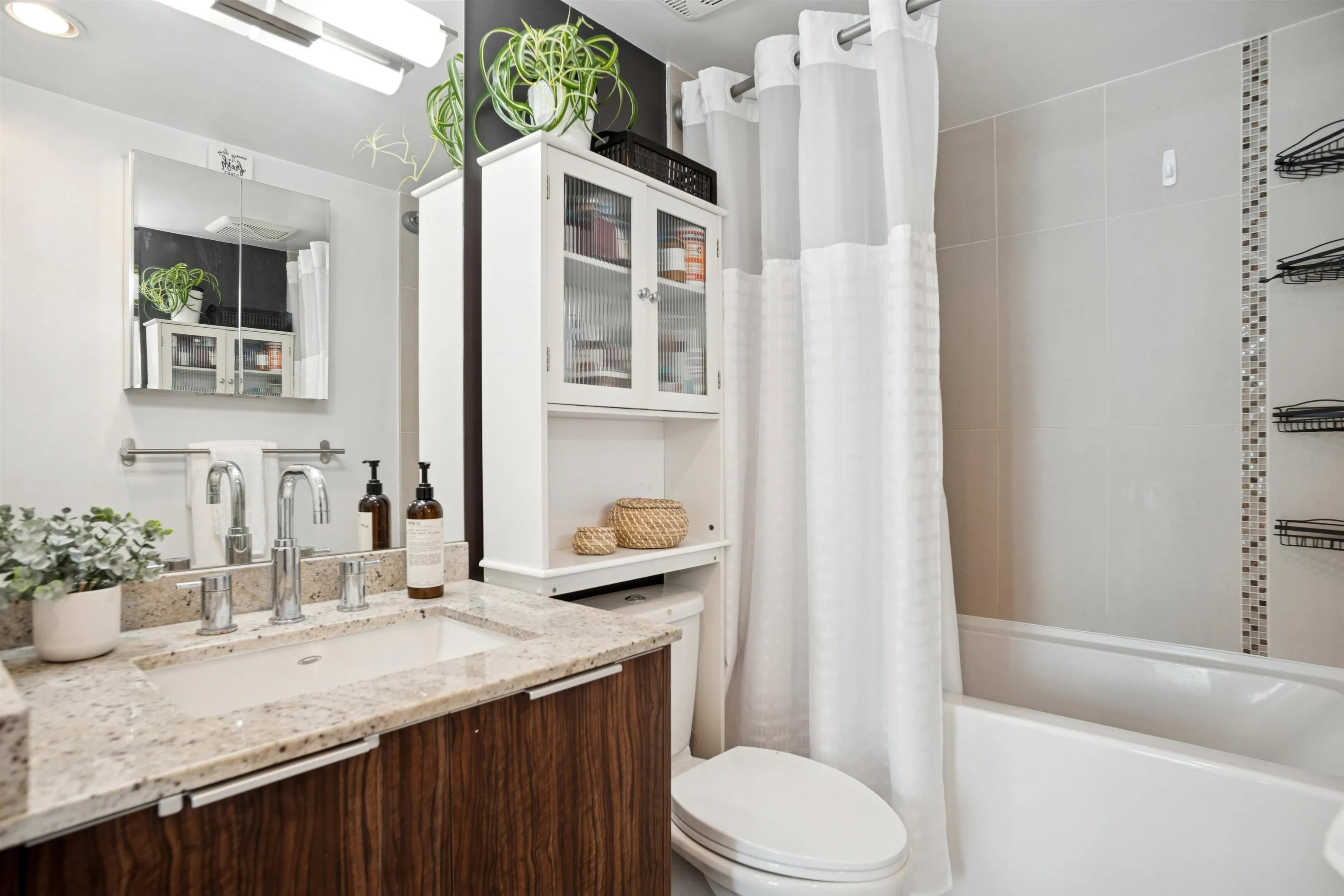 811 1088 Richards Street