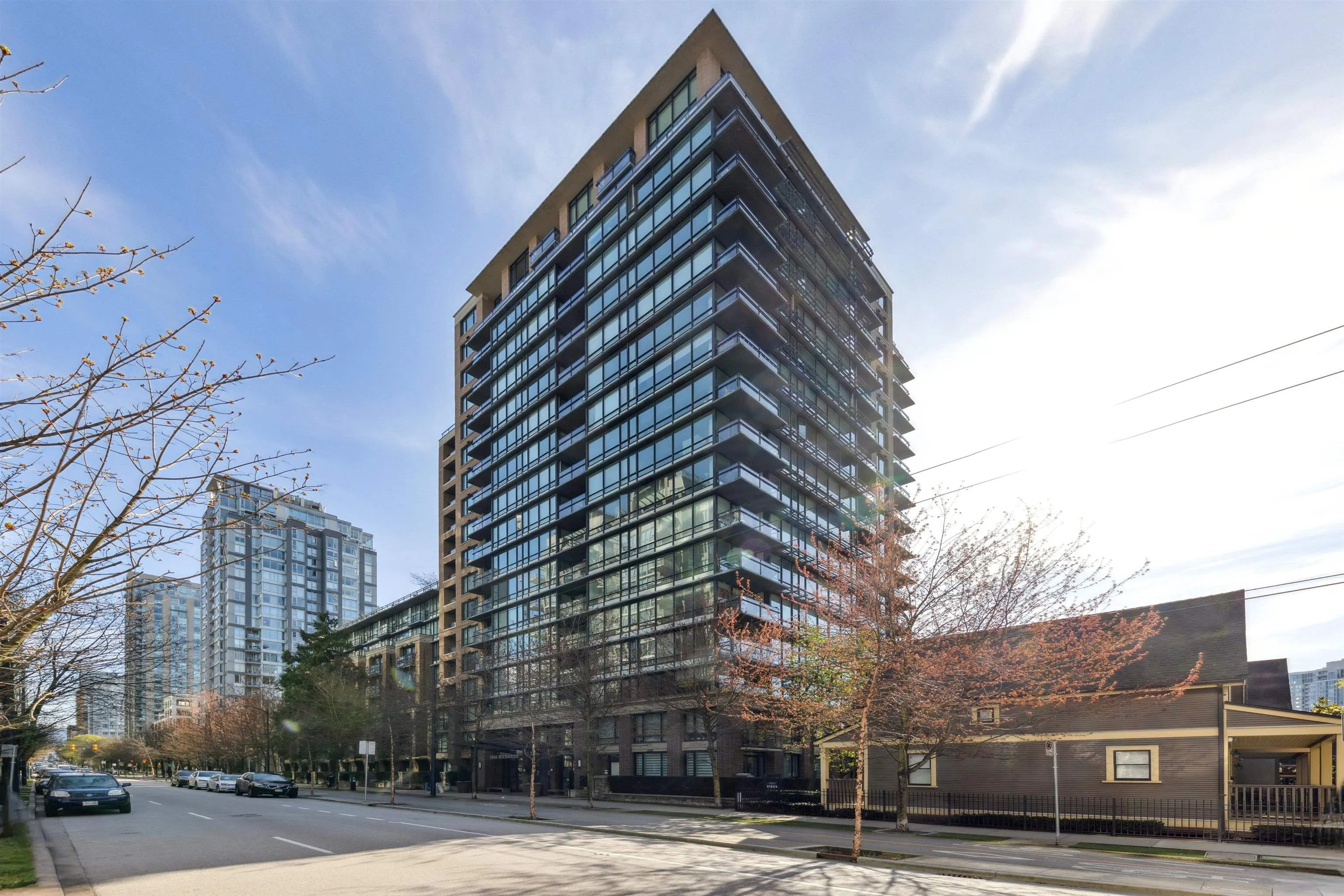 811 1088 Richards Street