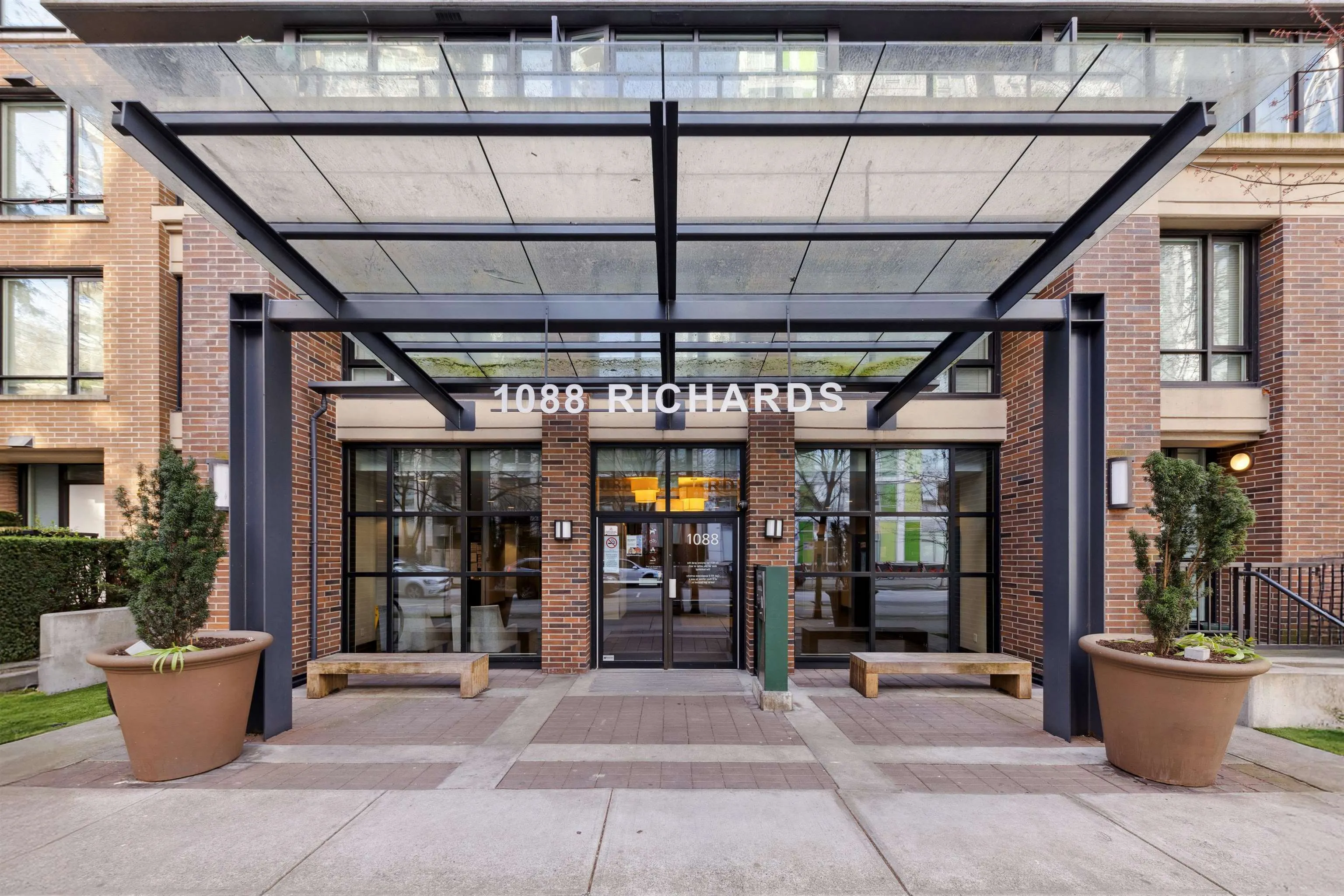 811 1088 Richards Street