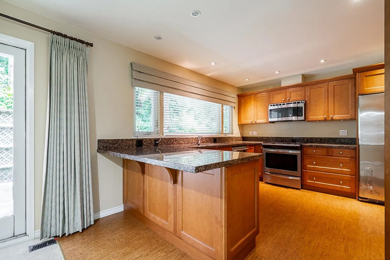 2332 Hoskins Road