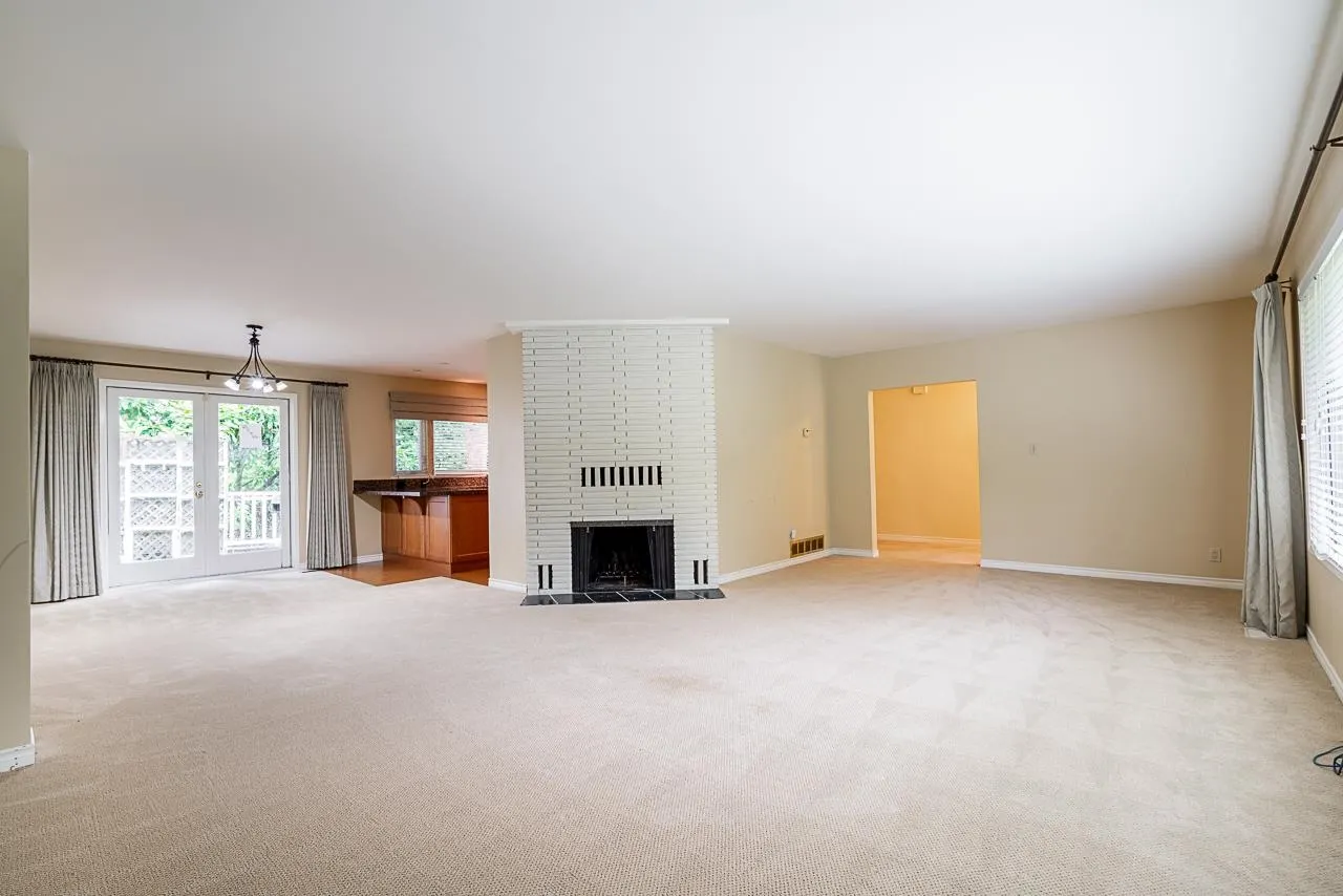 2332 Hoskins Road