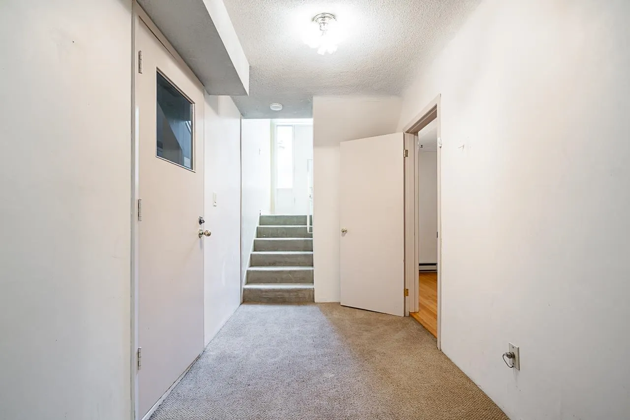 2332 Hoskins Road