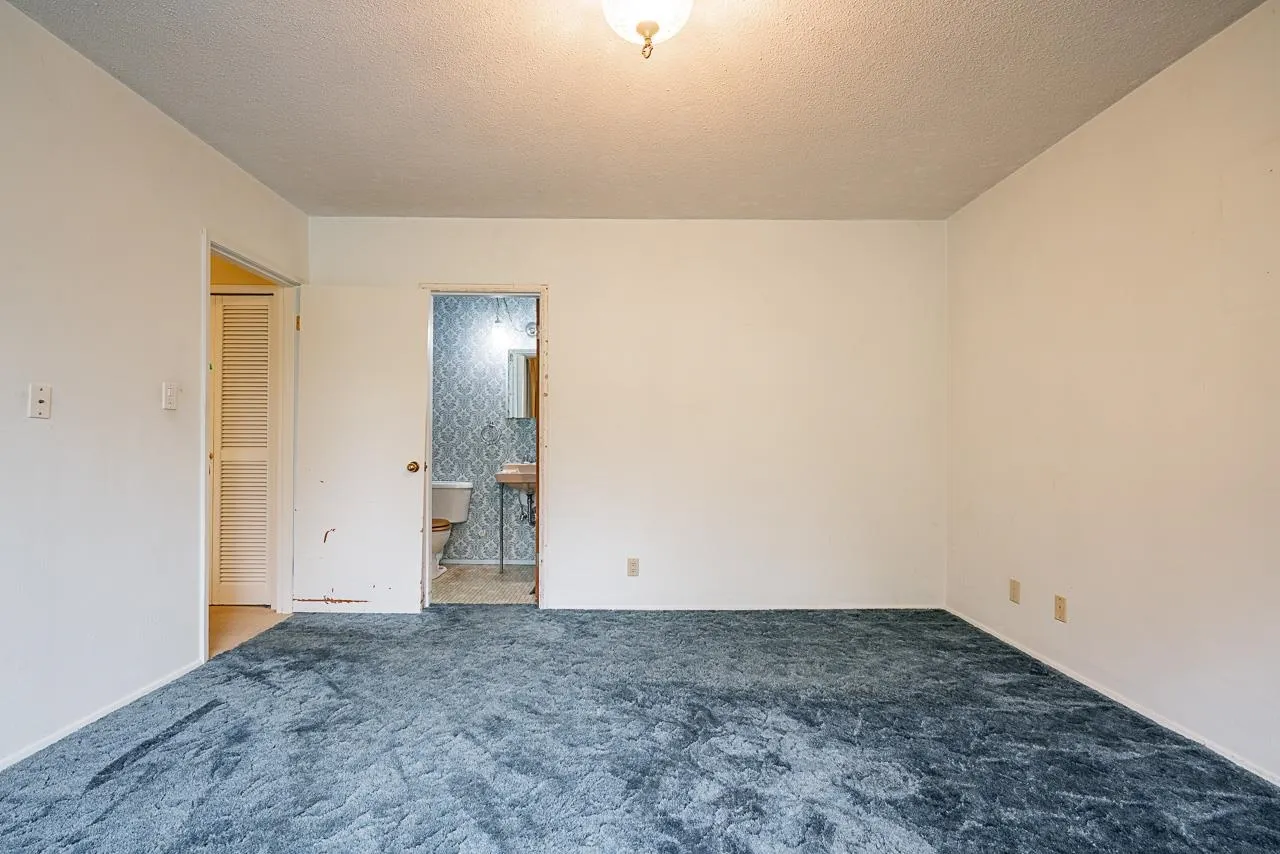 2332 Hoskins Road