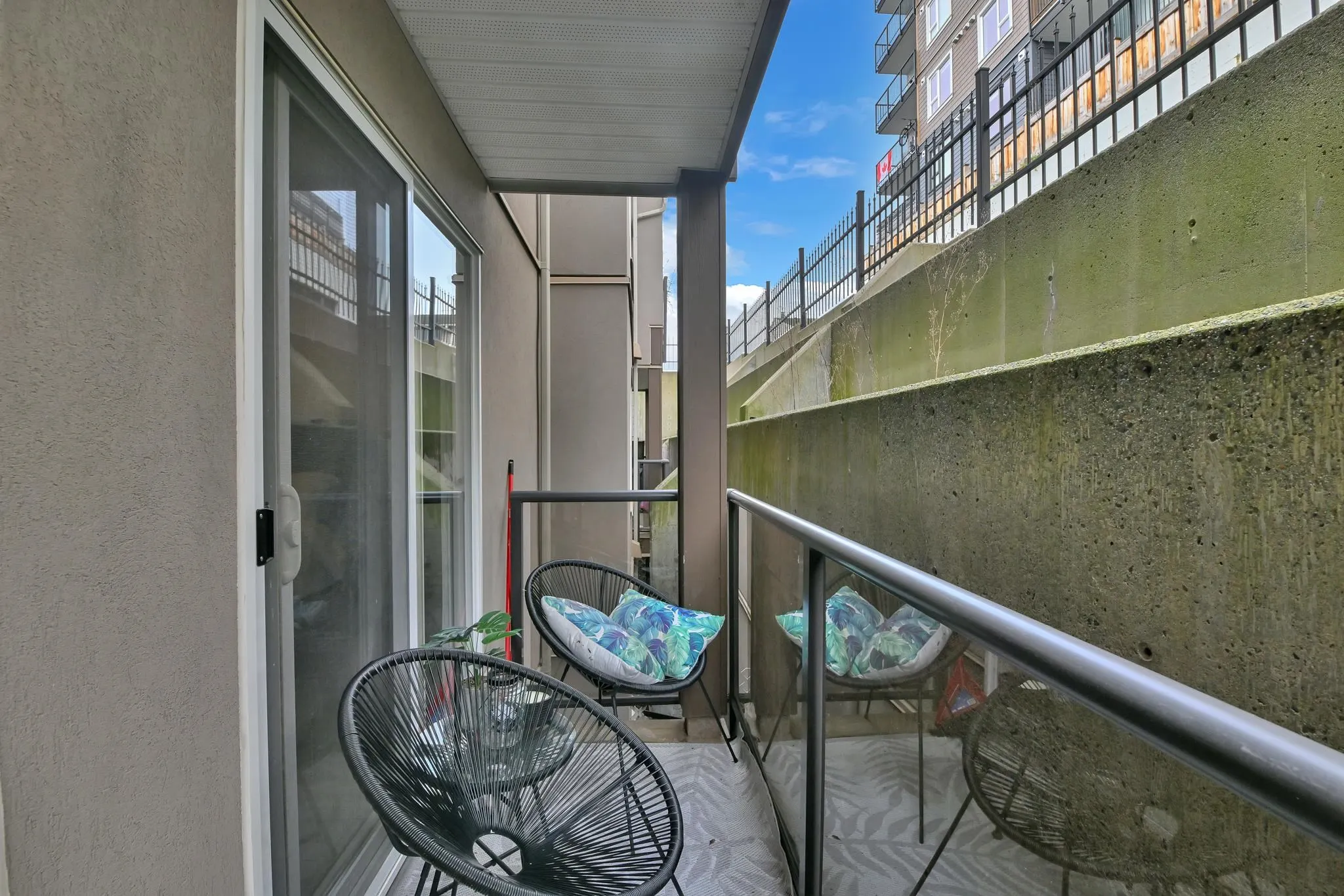 203 33165 2 Avenue