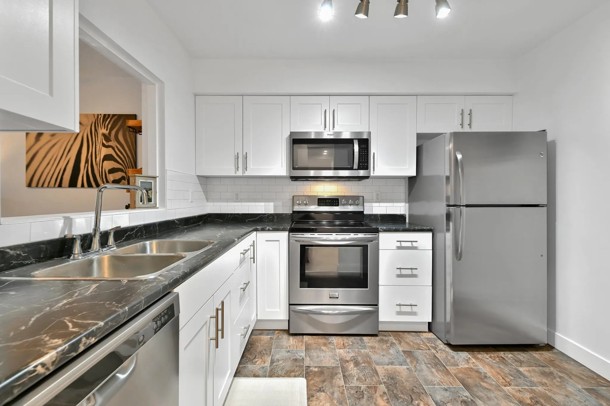 203 33165 2 Avenue