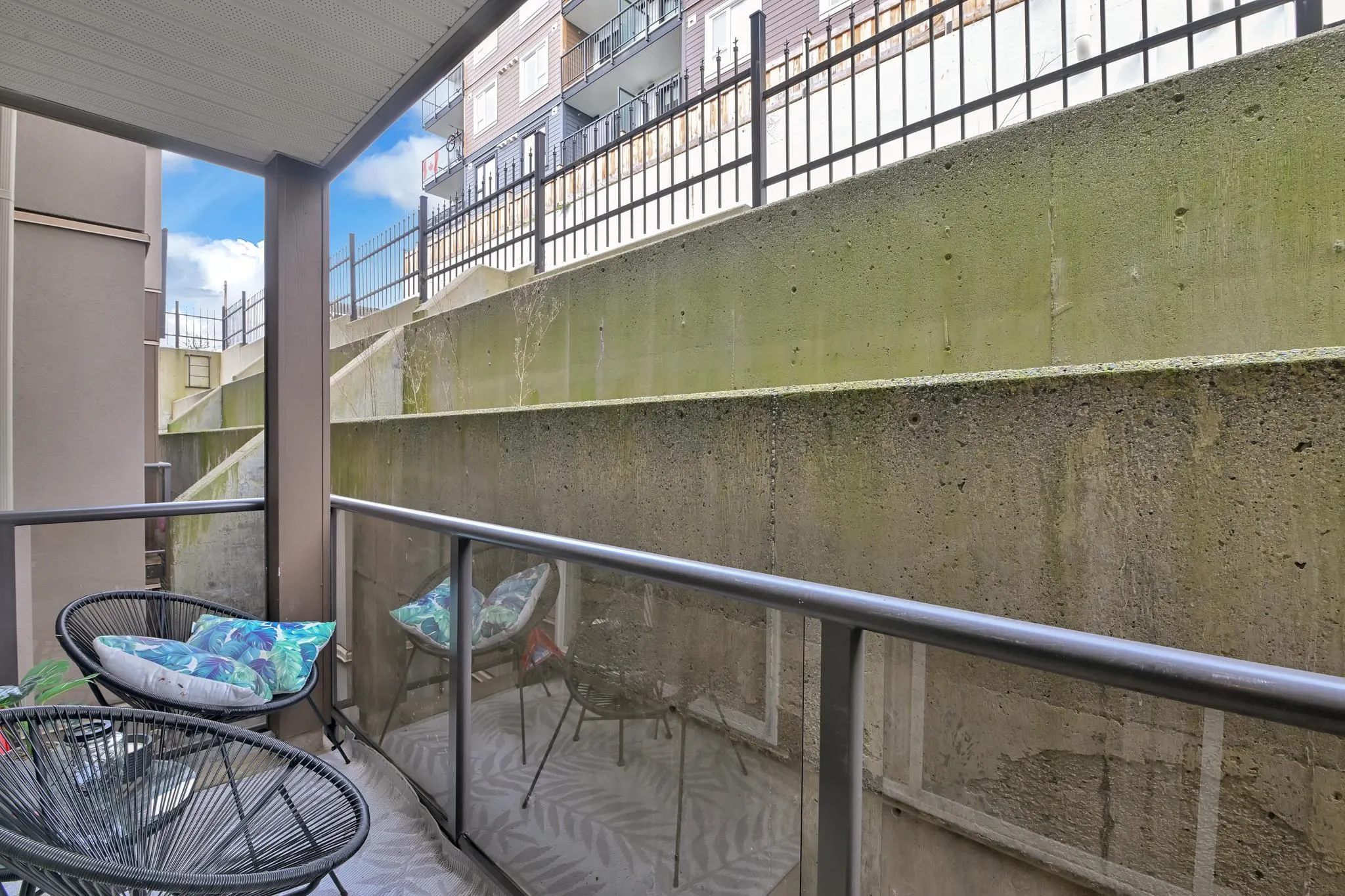 203 33165 2 Avenue