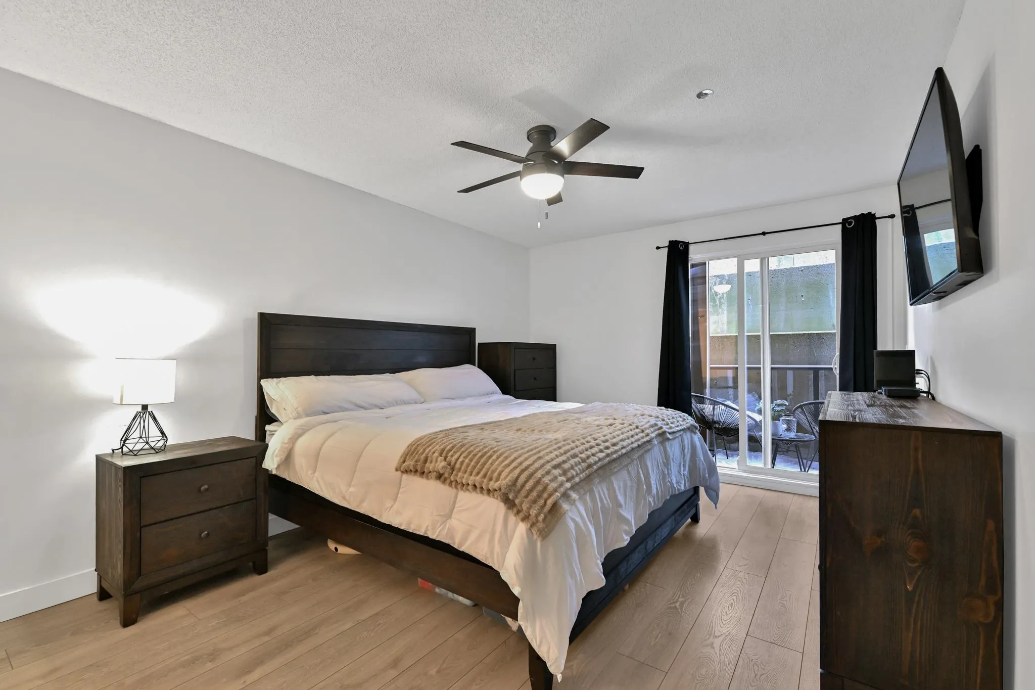 203 33165 2 Avenue