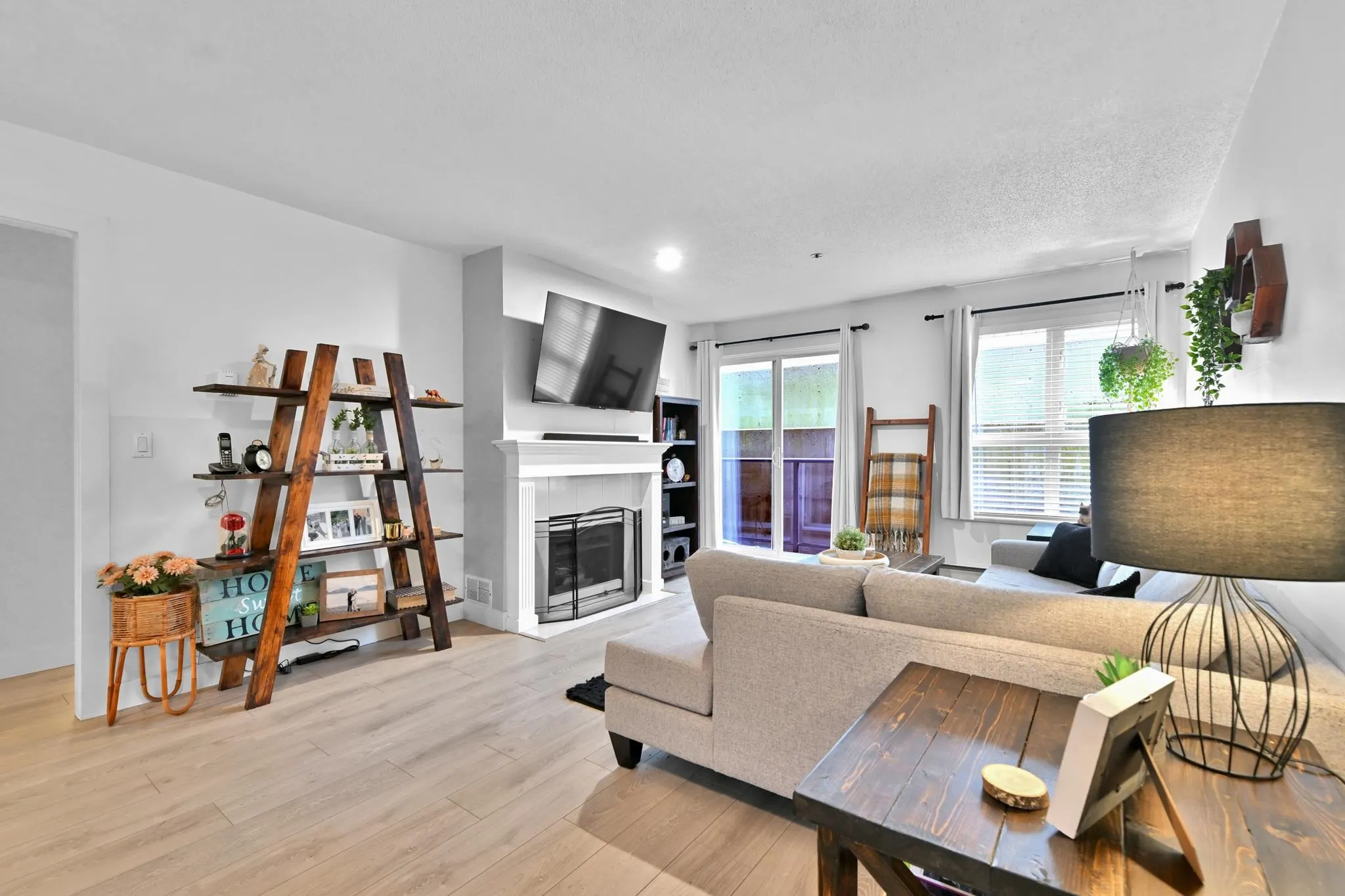 203 33165 2 Avenue