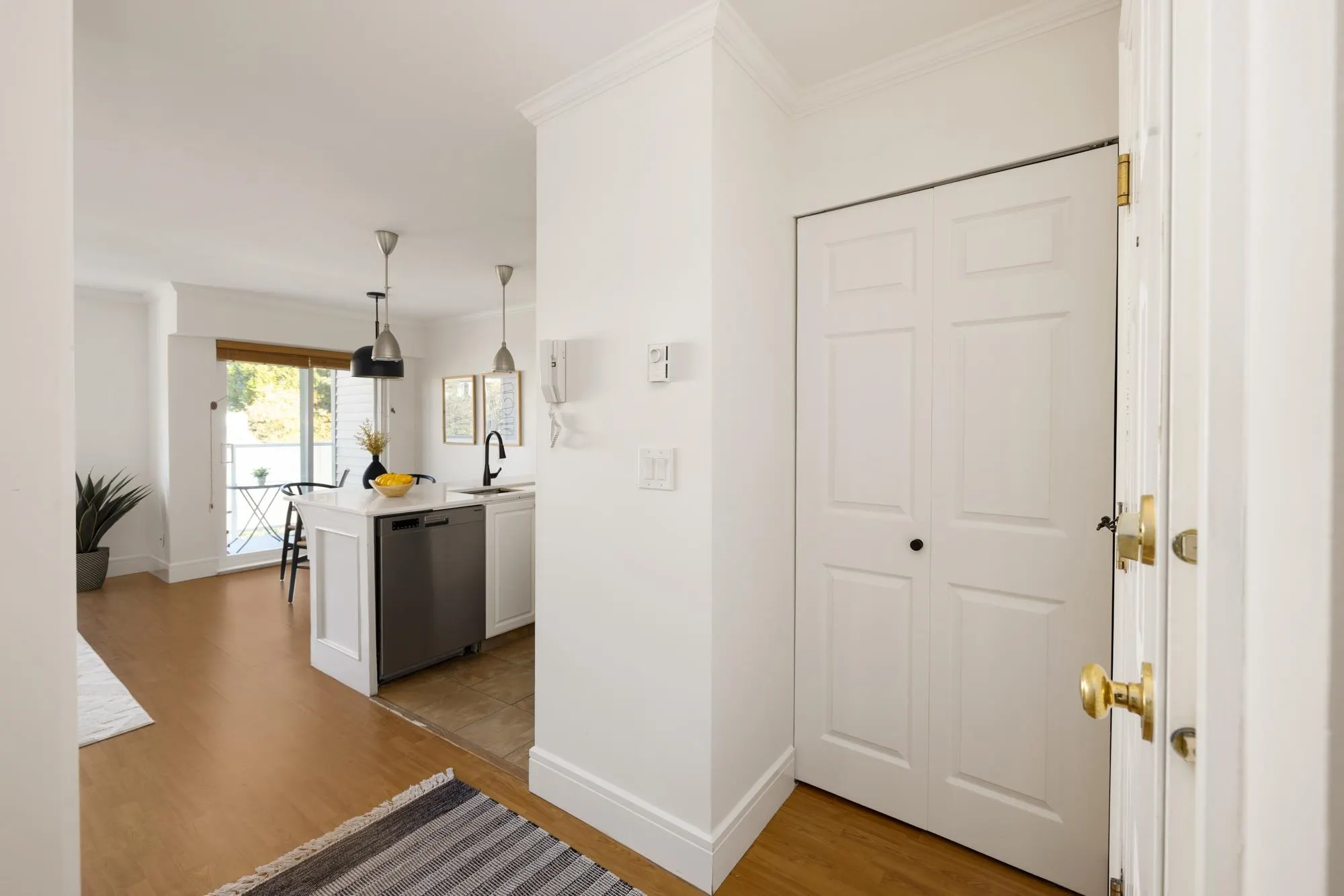 303 788 E 8th Avenue