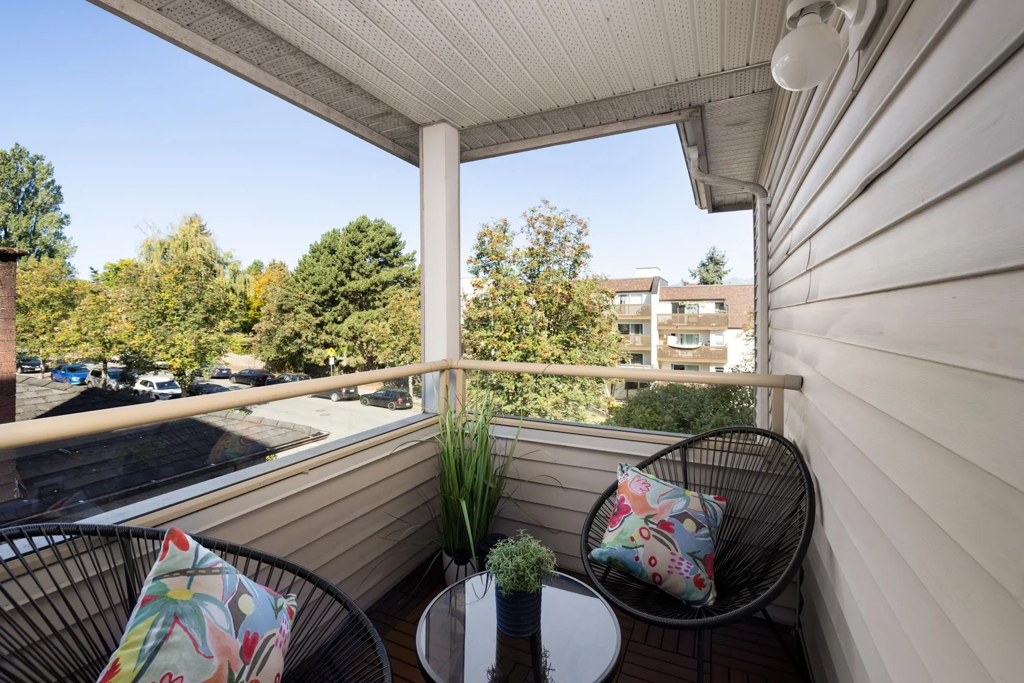 303 788 E 8th Avenue