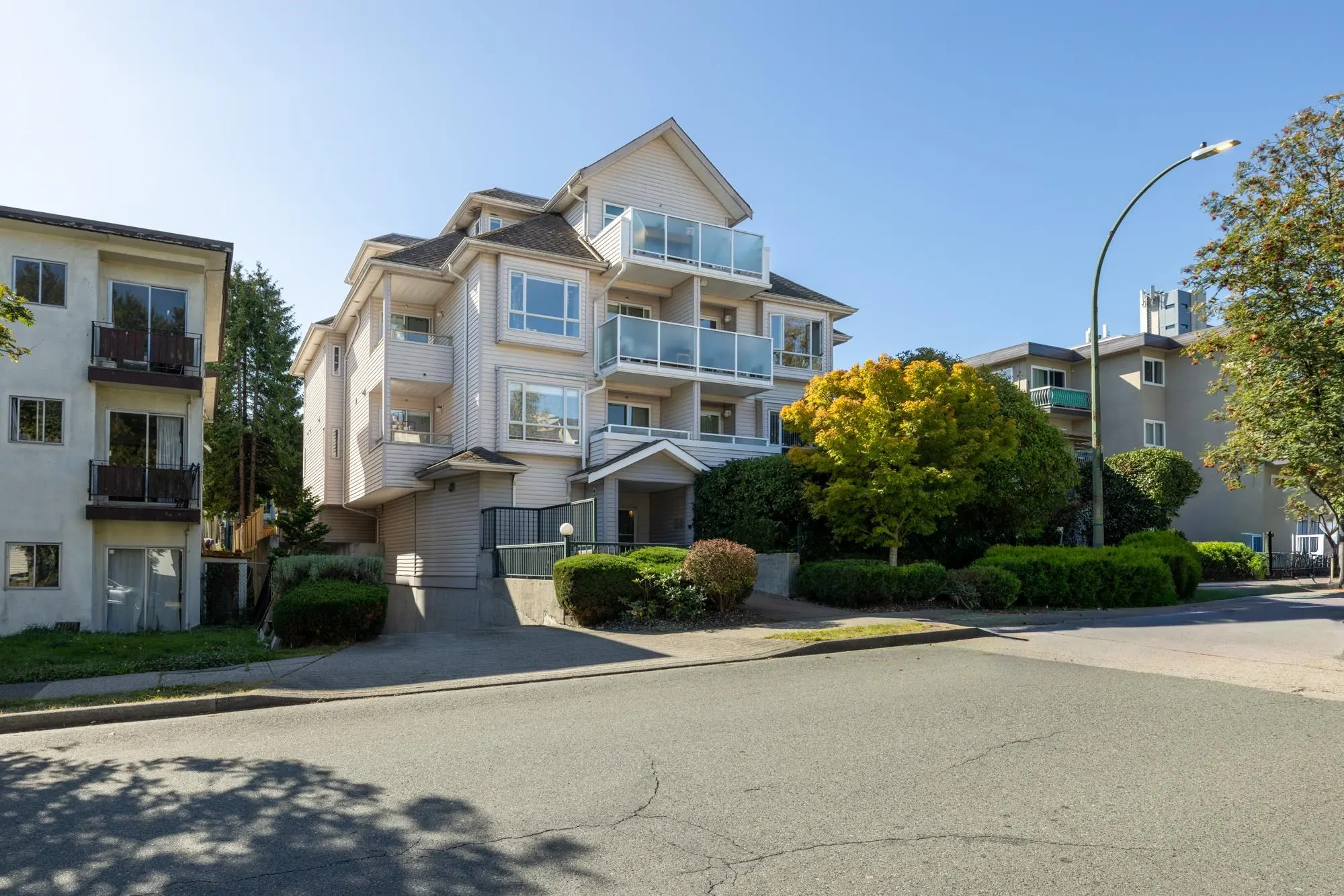 303 788 E 8th Avenue