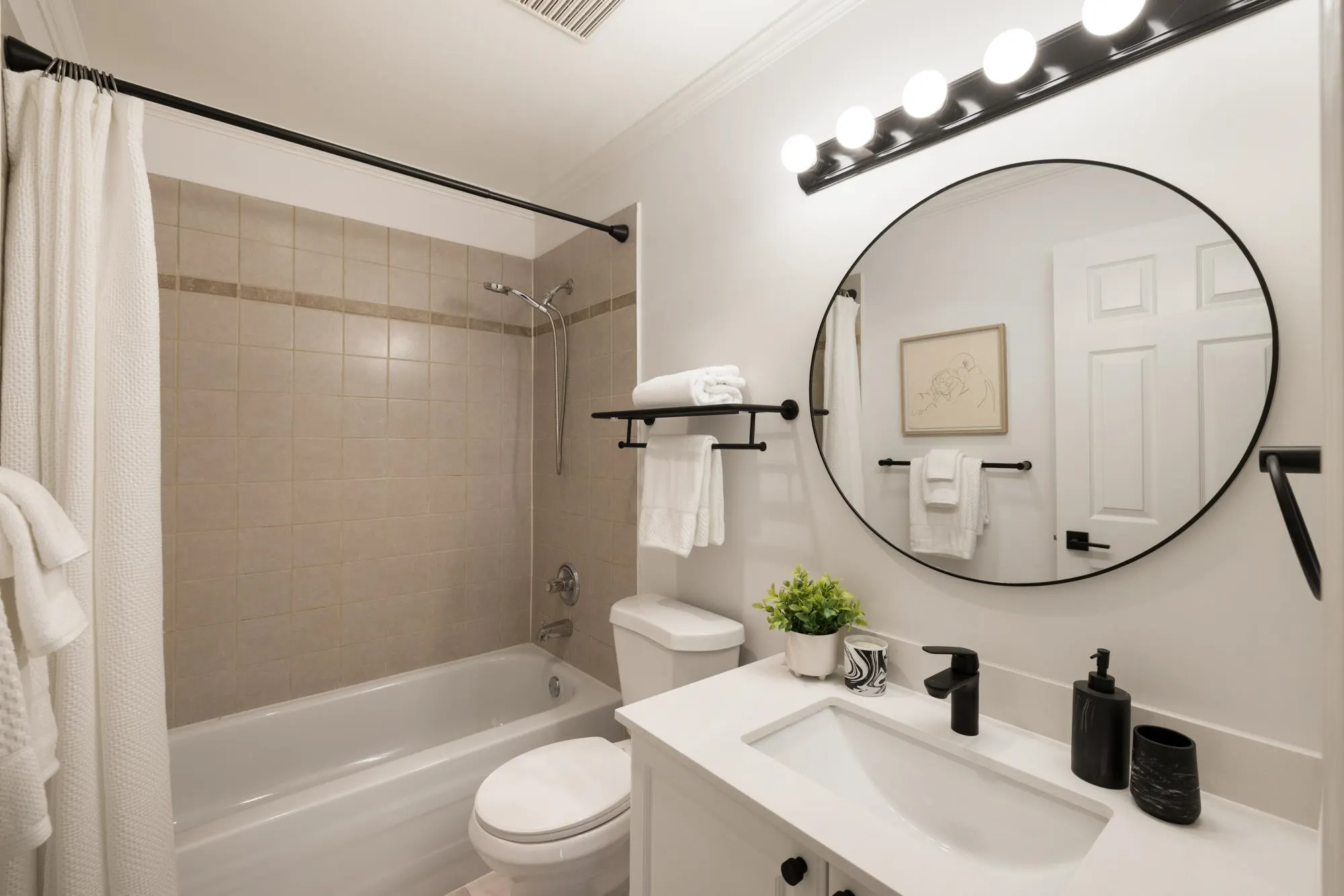 303 788 E 8th Avenue