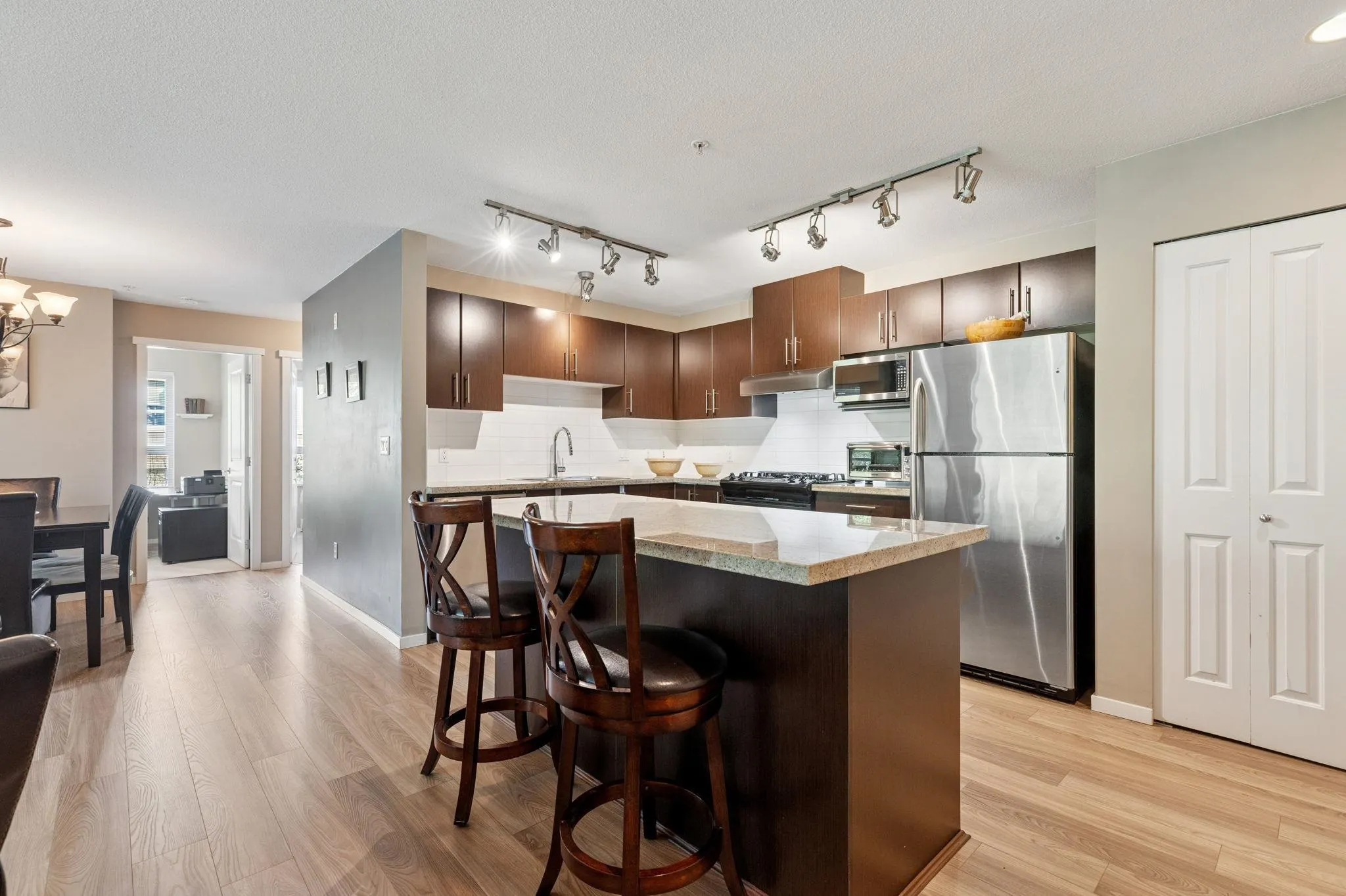 212 600 Klahanie Drive