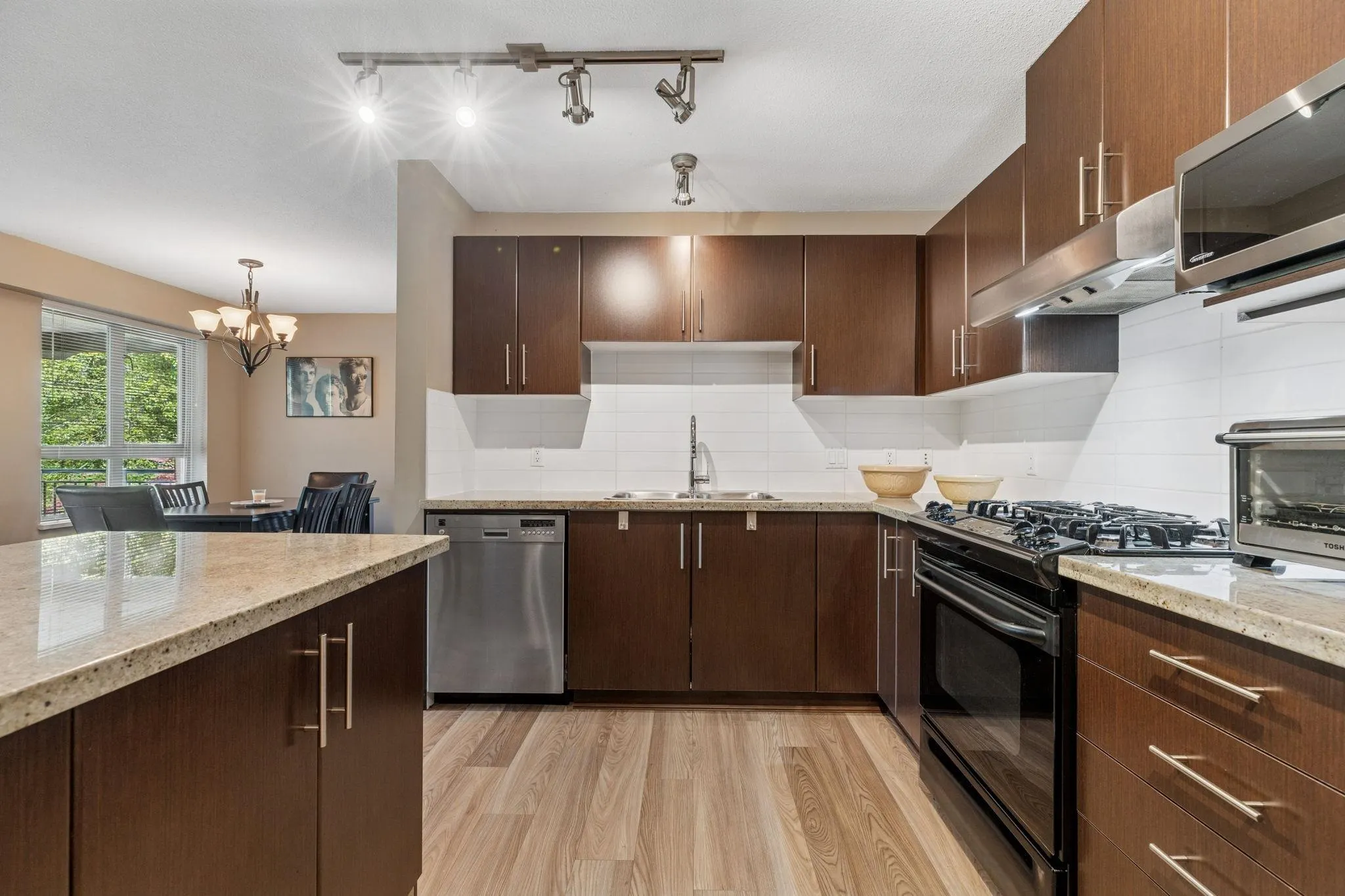 212 600 Klahanie Drive