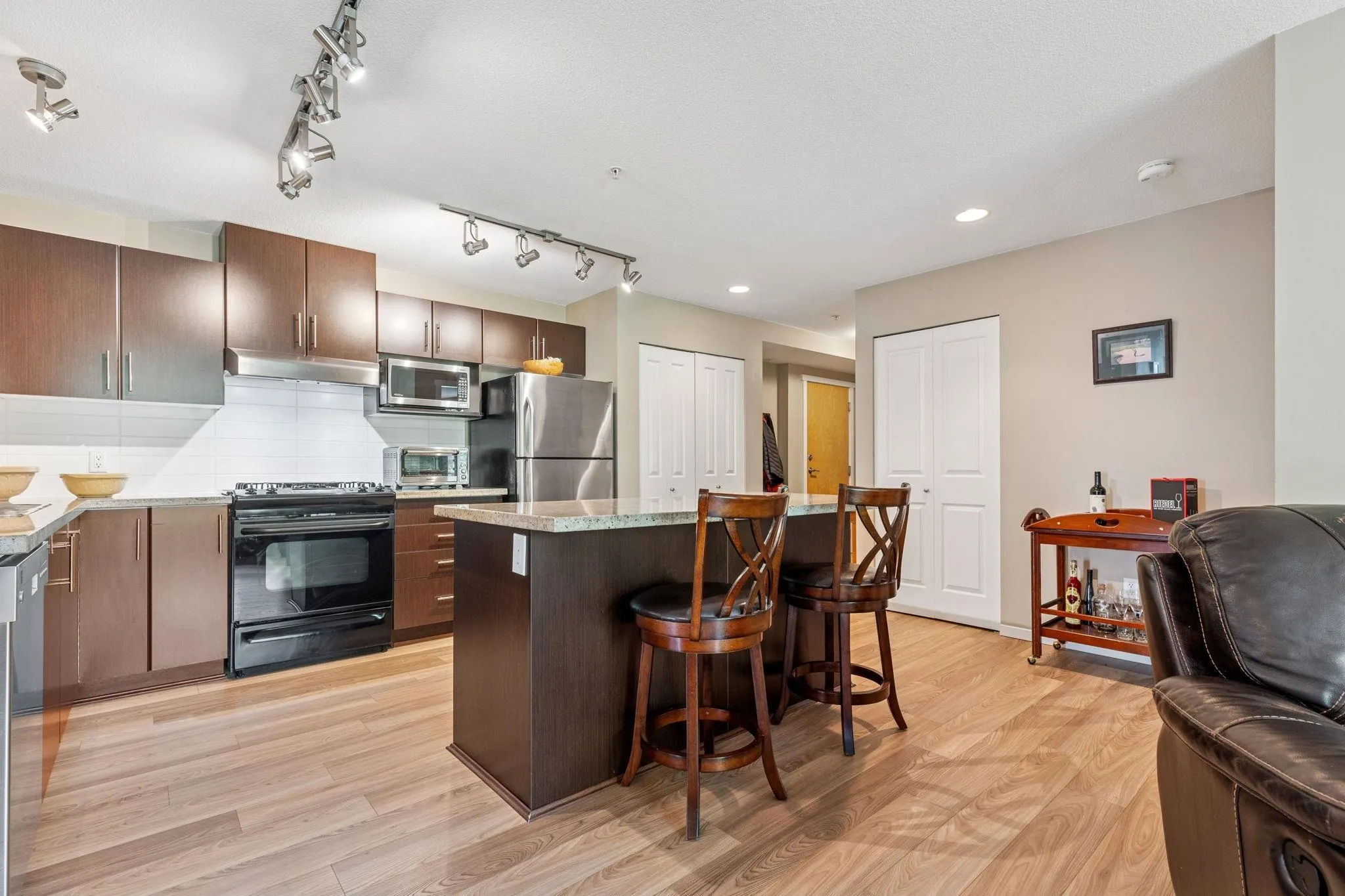 212 600 Klahanie Drive