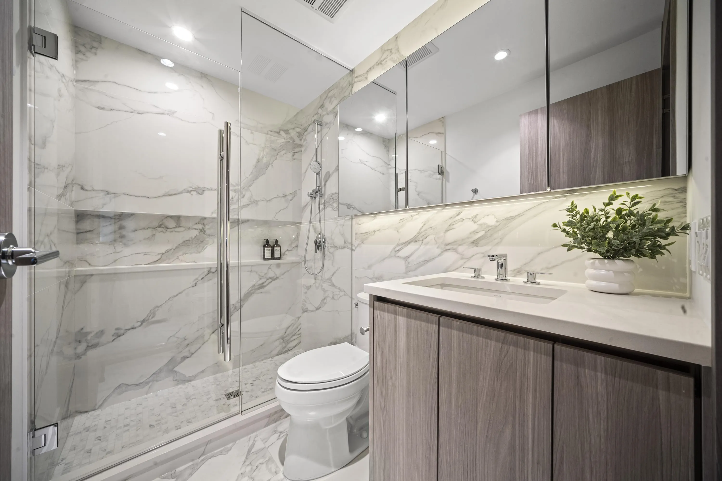 416 8611 Hazelbridge Way