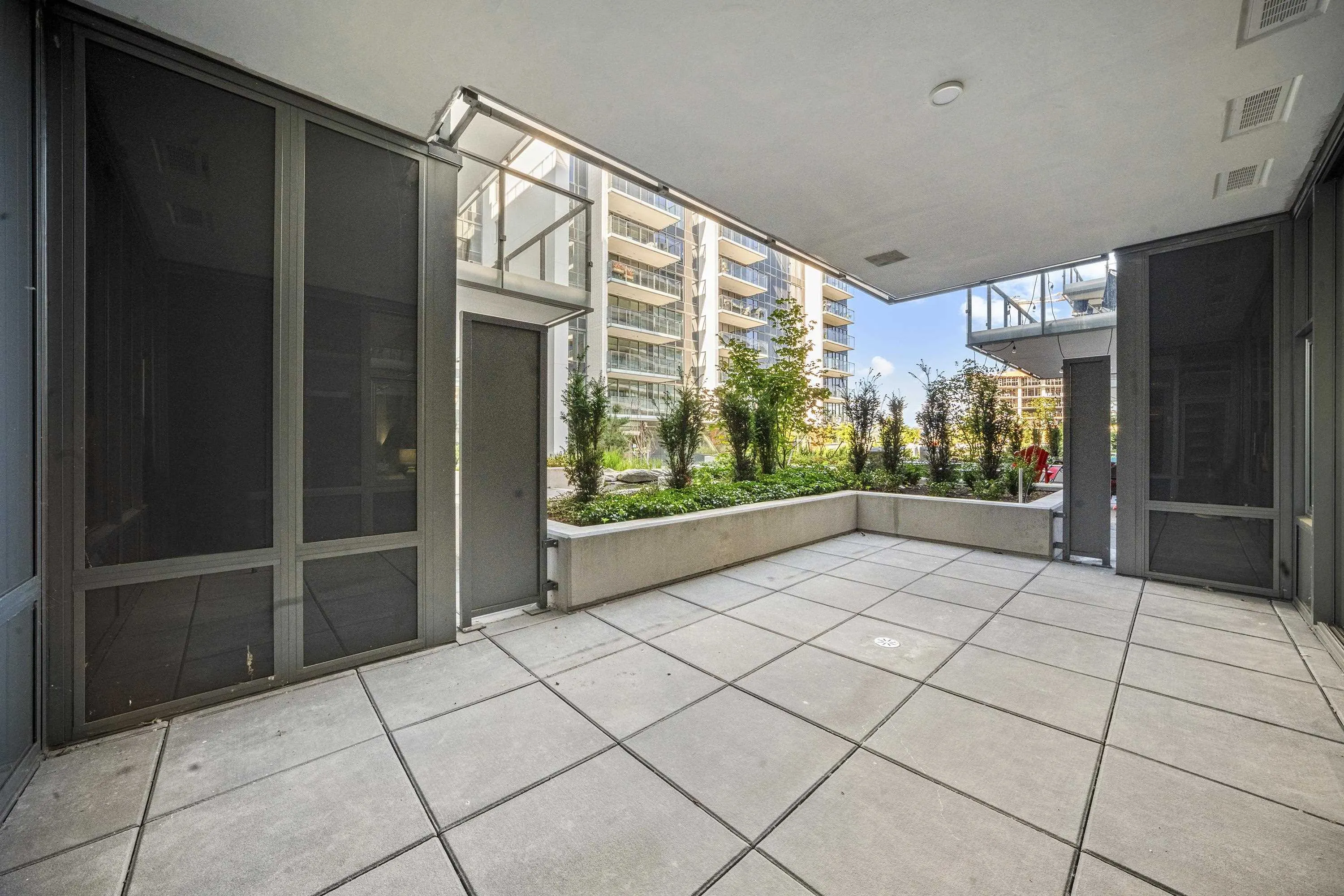 416 8611 Hazelbridge Way