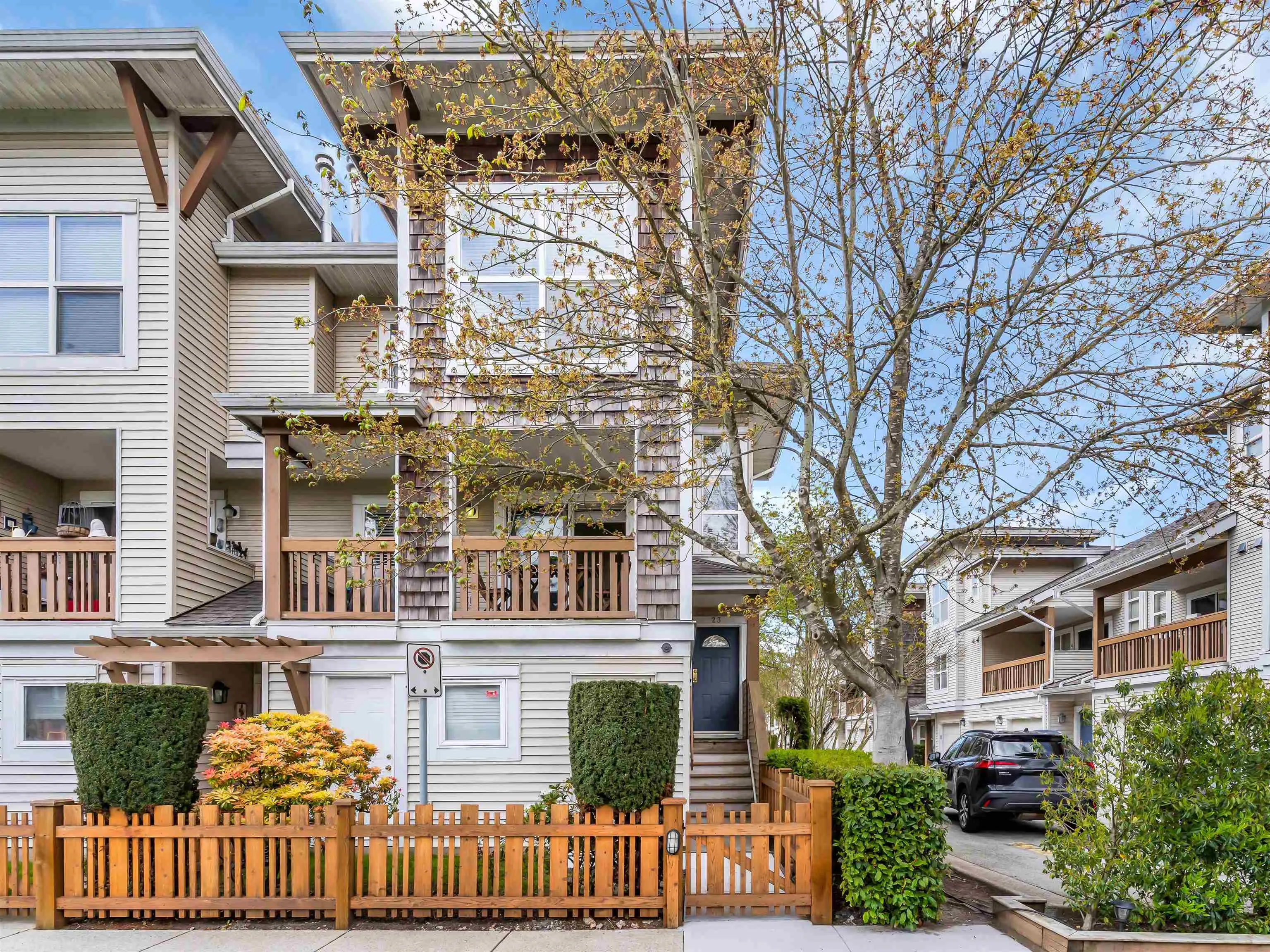 23 7100 Lynnwood Drive