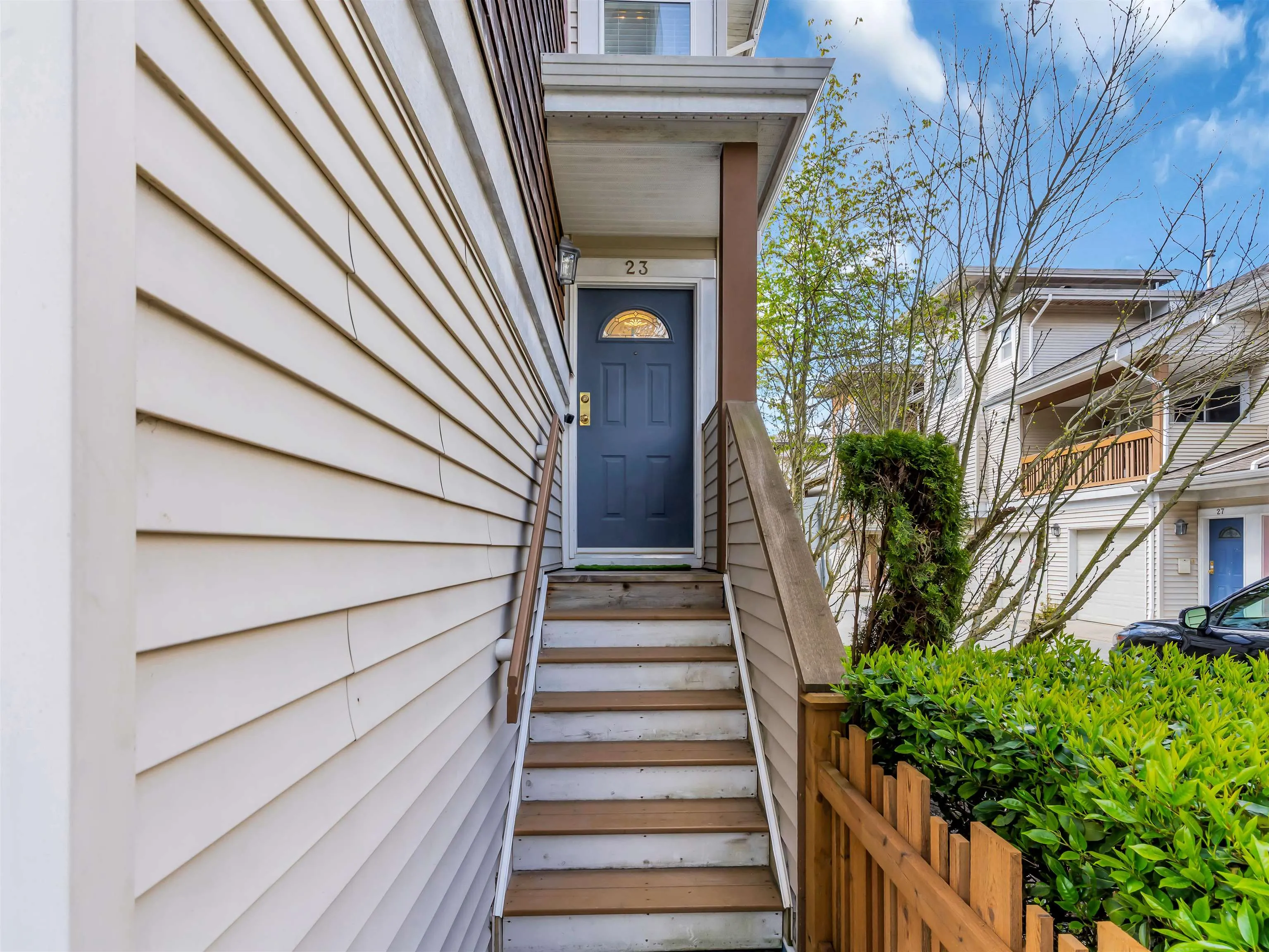 23 7100 Lynnwood Drive