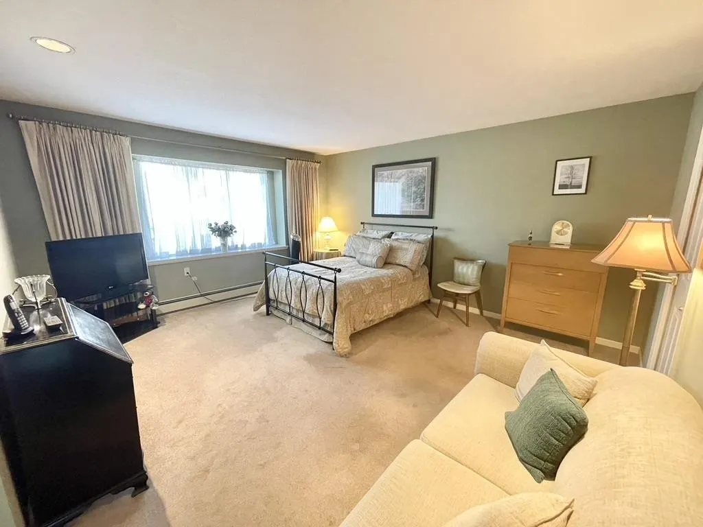 8 6031 Francis Road