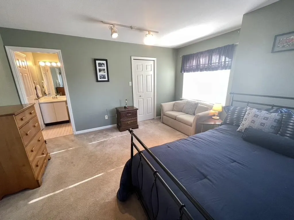 8 6031 Francis Road