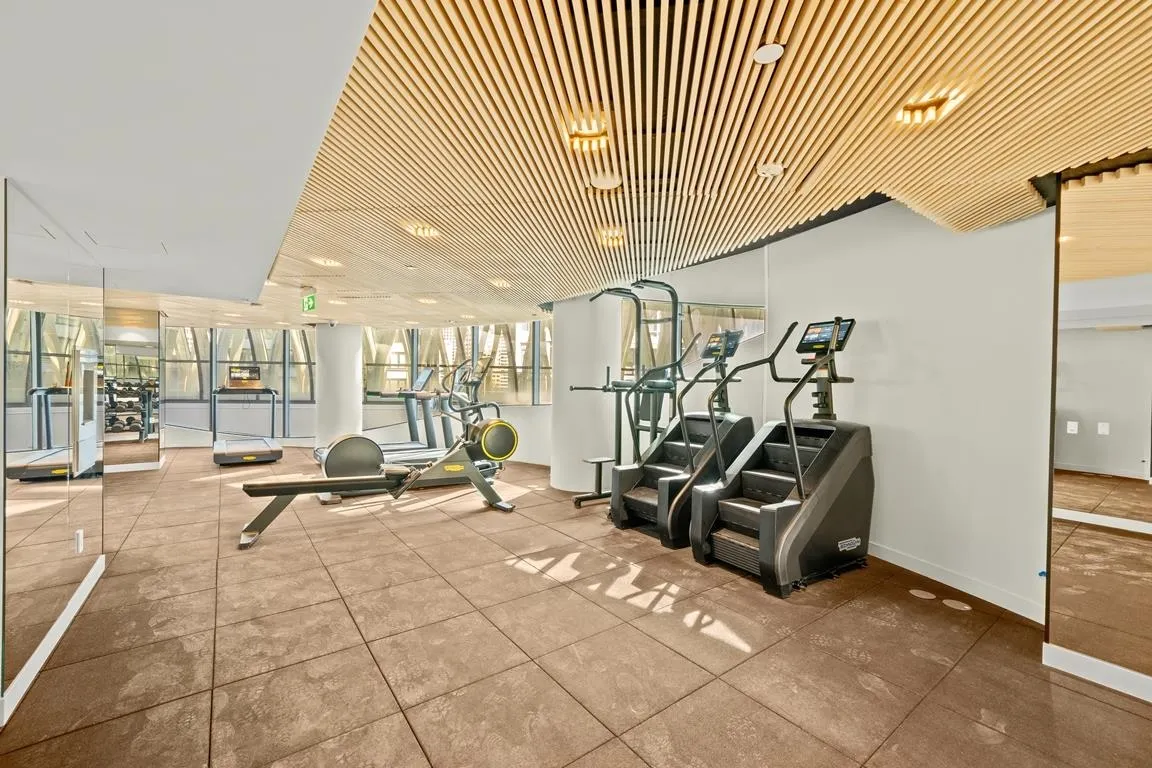 3708 1033 Nelson Street