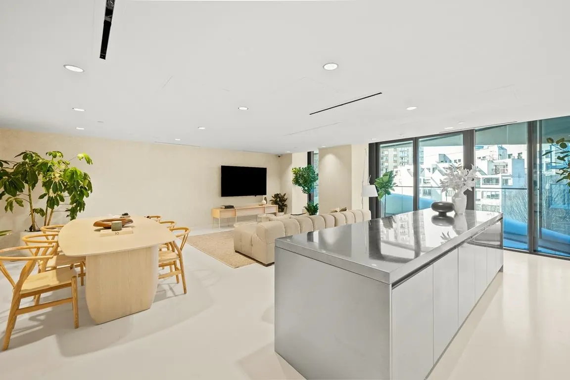 3708 1033 Nelson Street