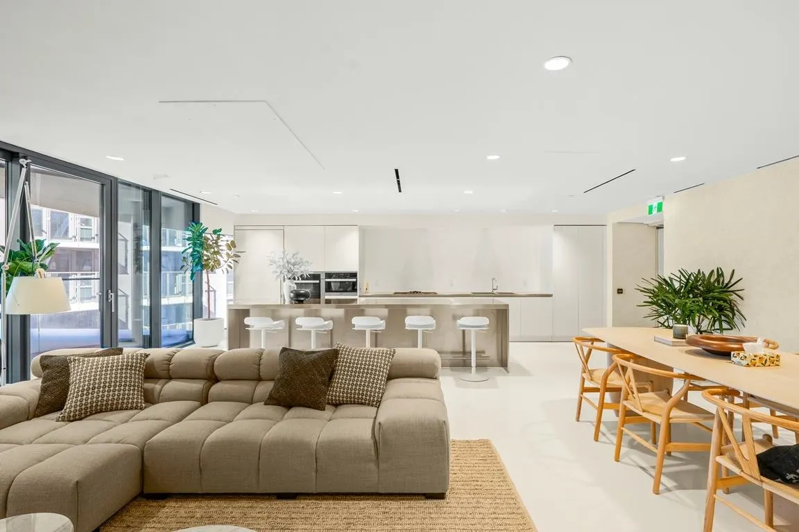 3708 1033 Nelson Street