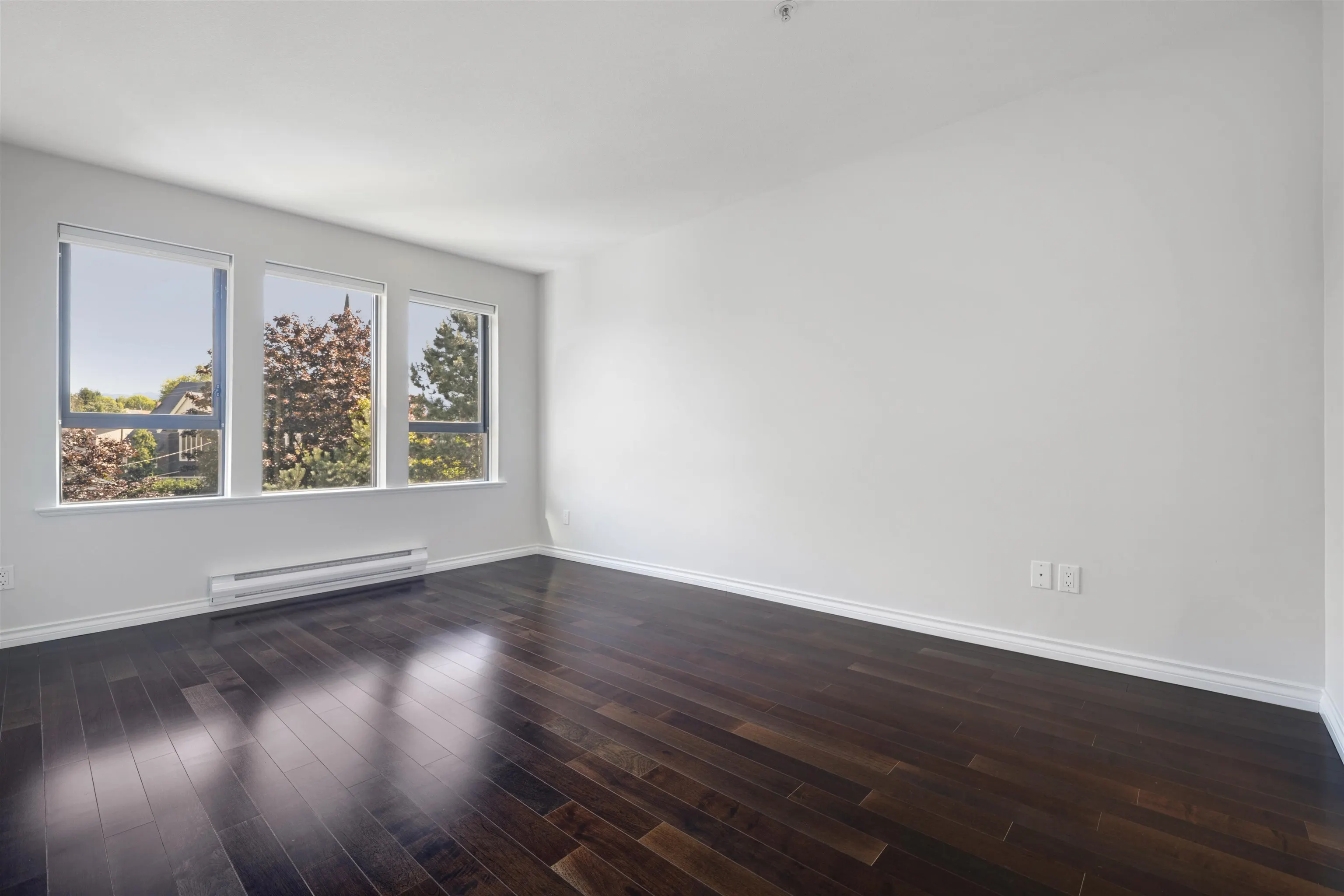 PH 413 175 E 10th Street