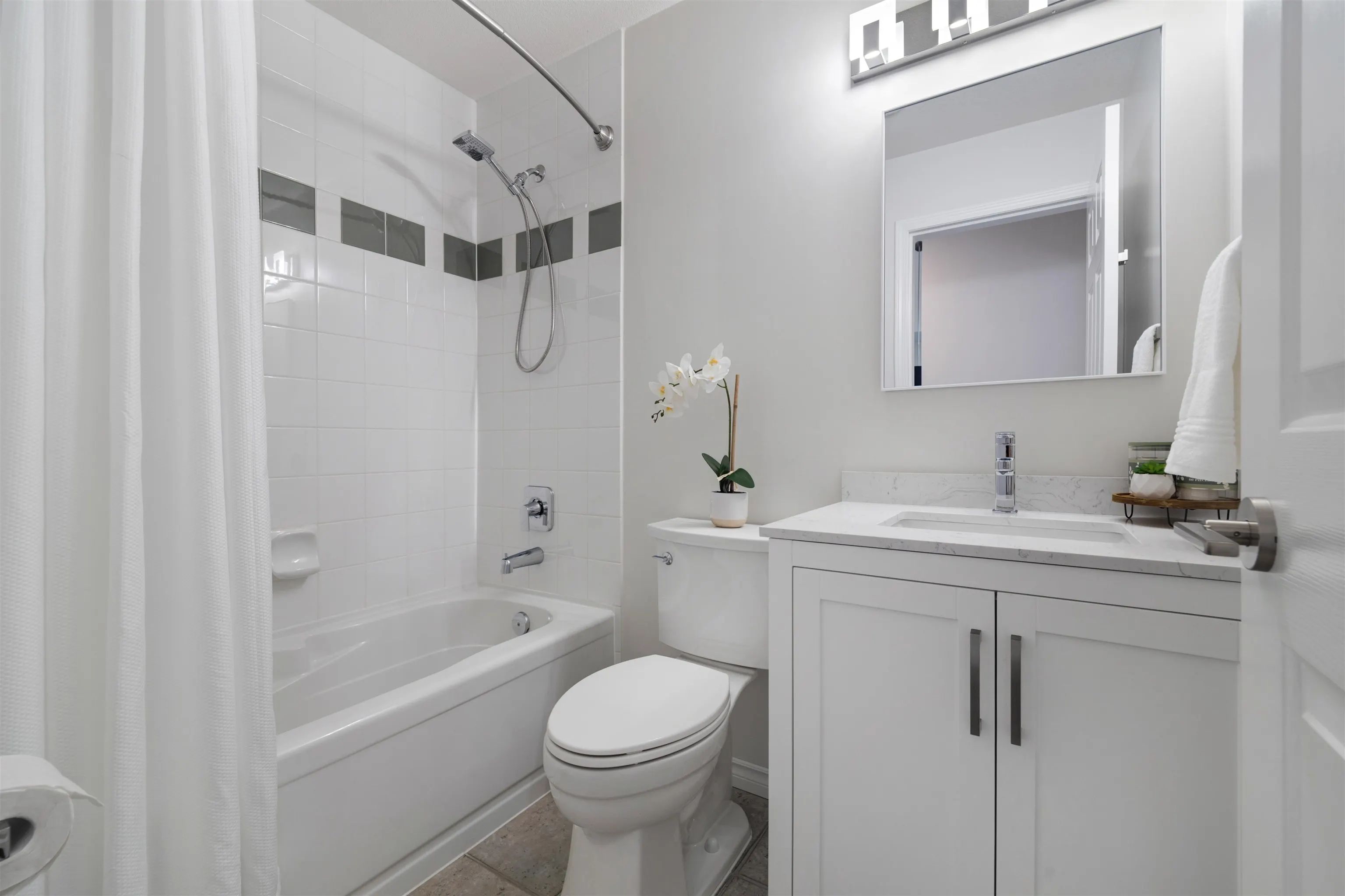PH 413 175 E 10th Street