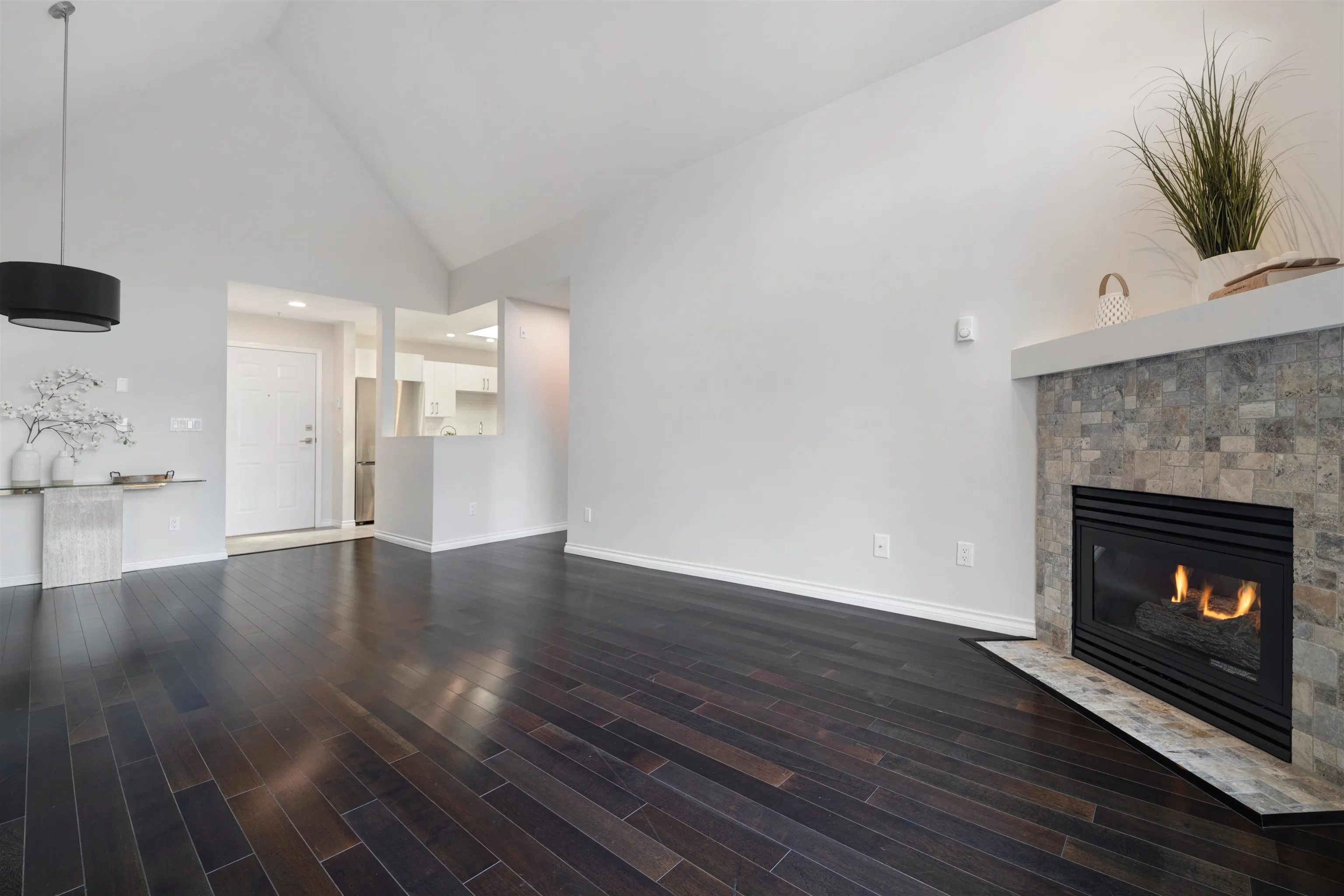 PH 413 175 E 10th Street