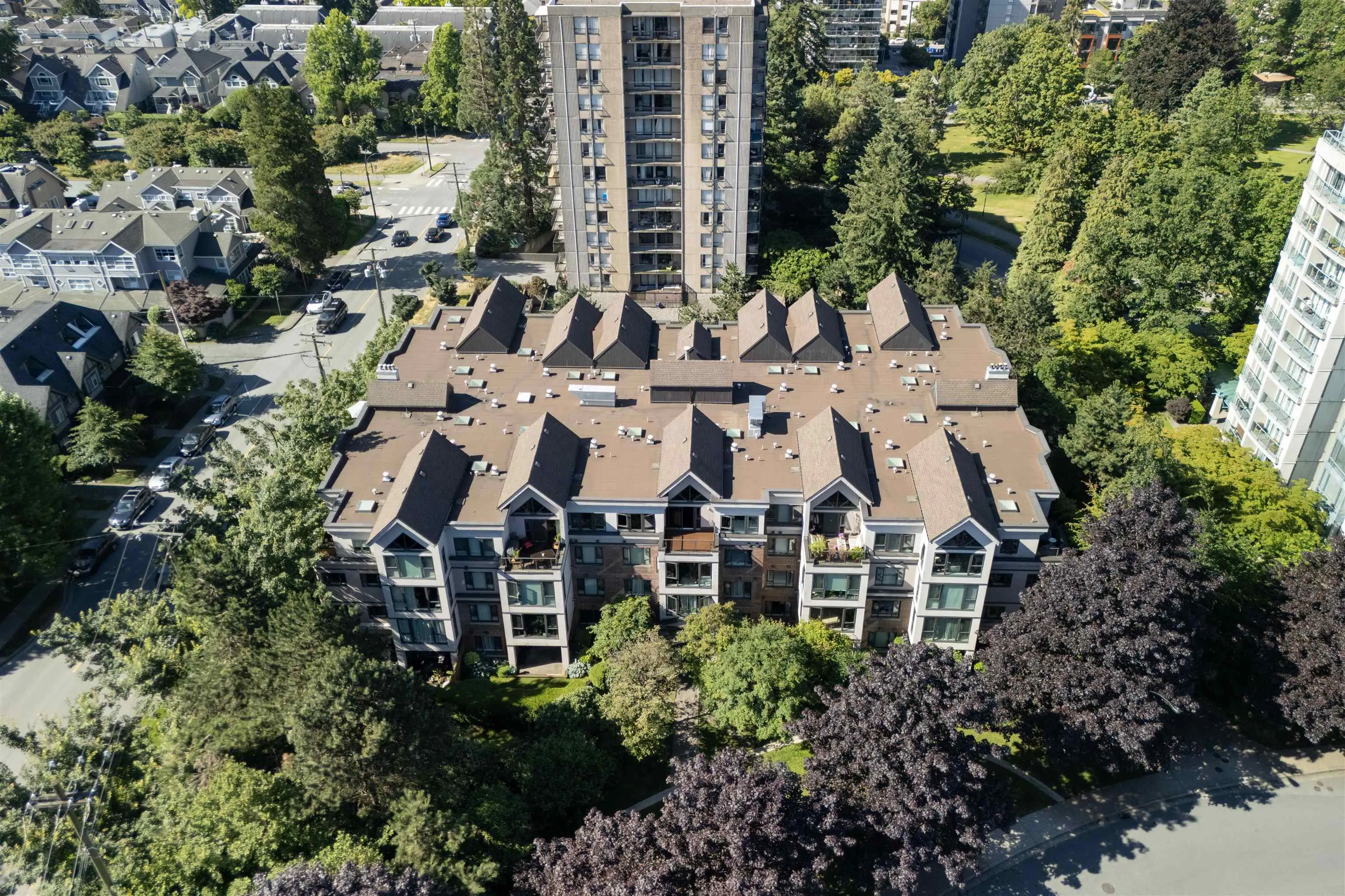 PH 413 175 E 10th Street
