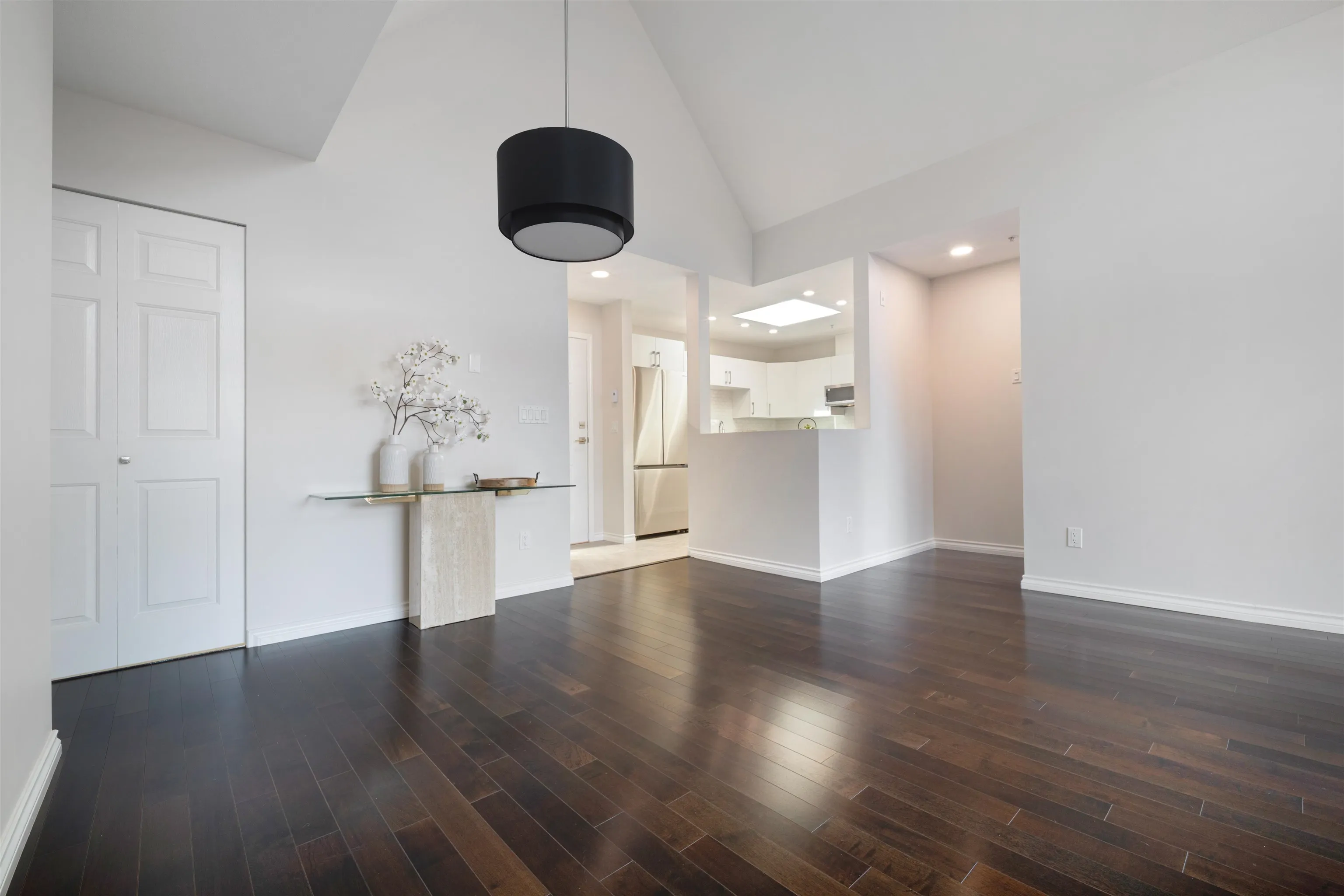 PH 413 175 E 10th Street