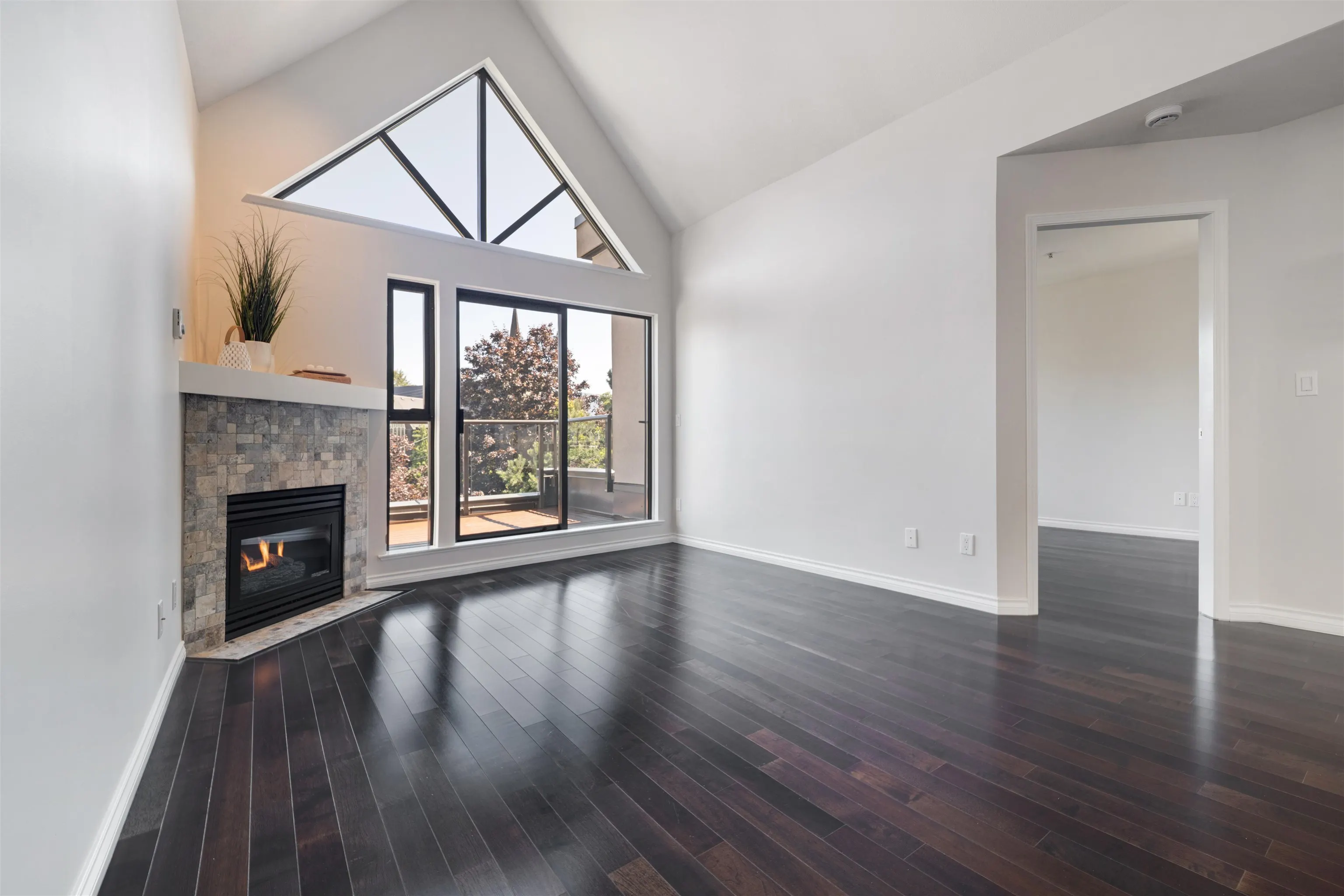 PH 413 175 E 10th Street