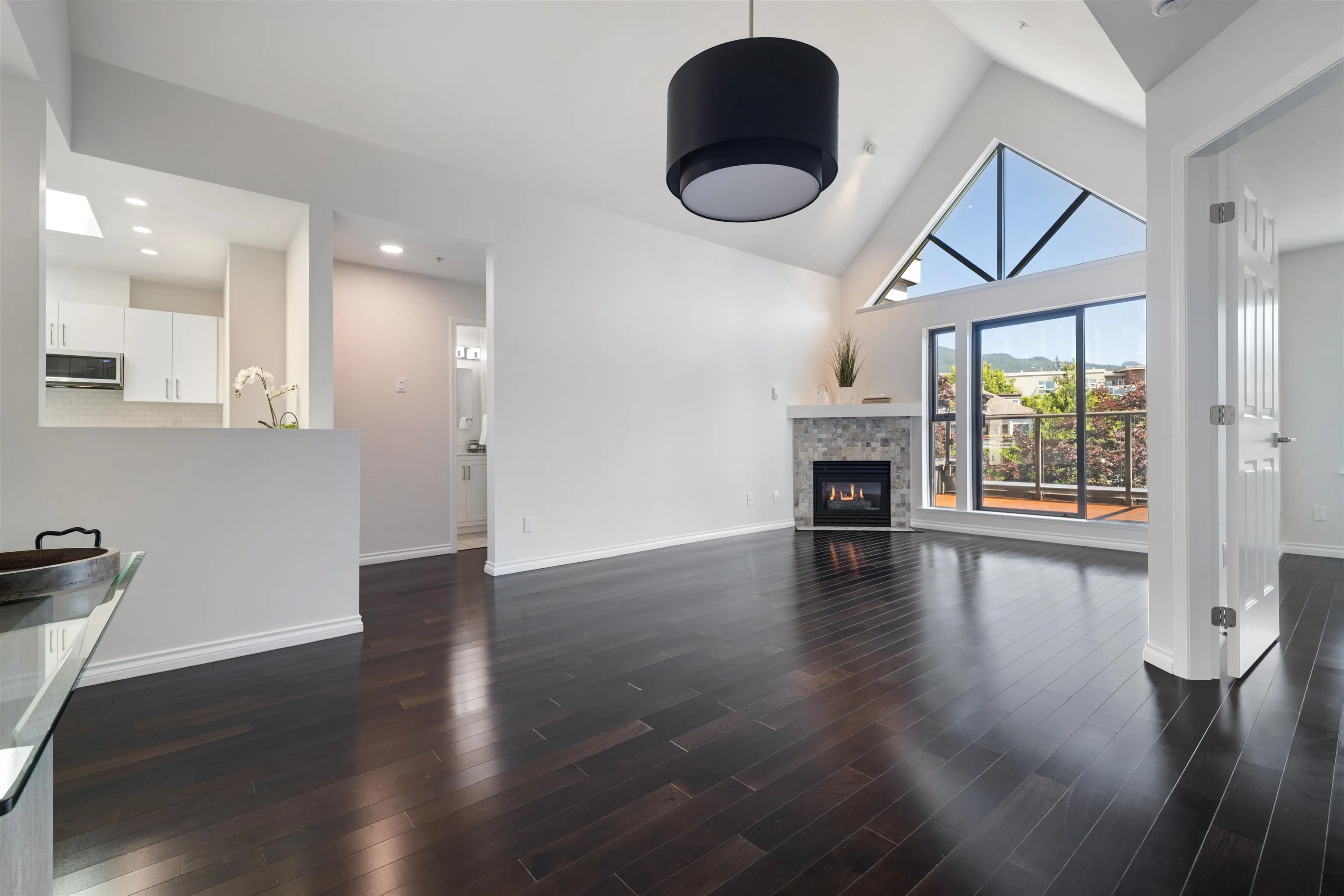 PH 413 175 E 10th Street