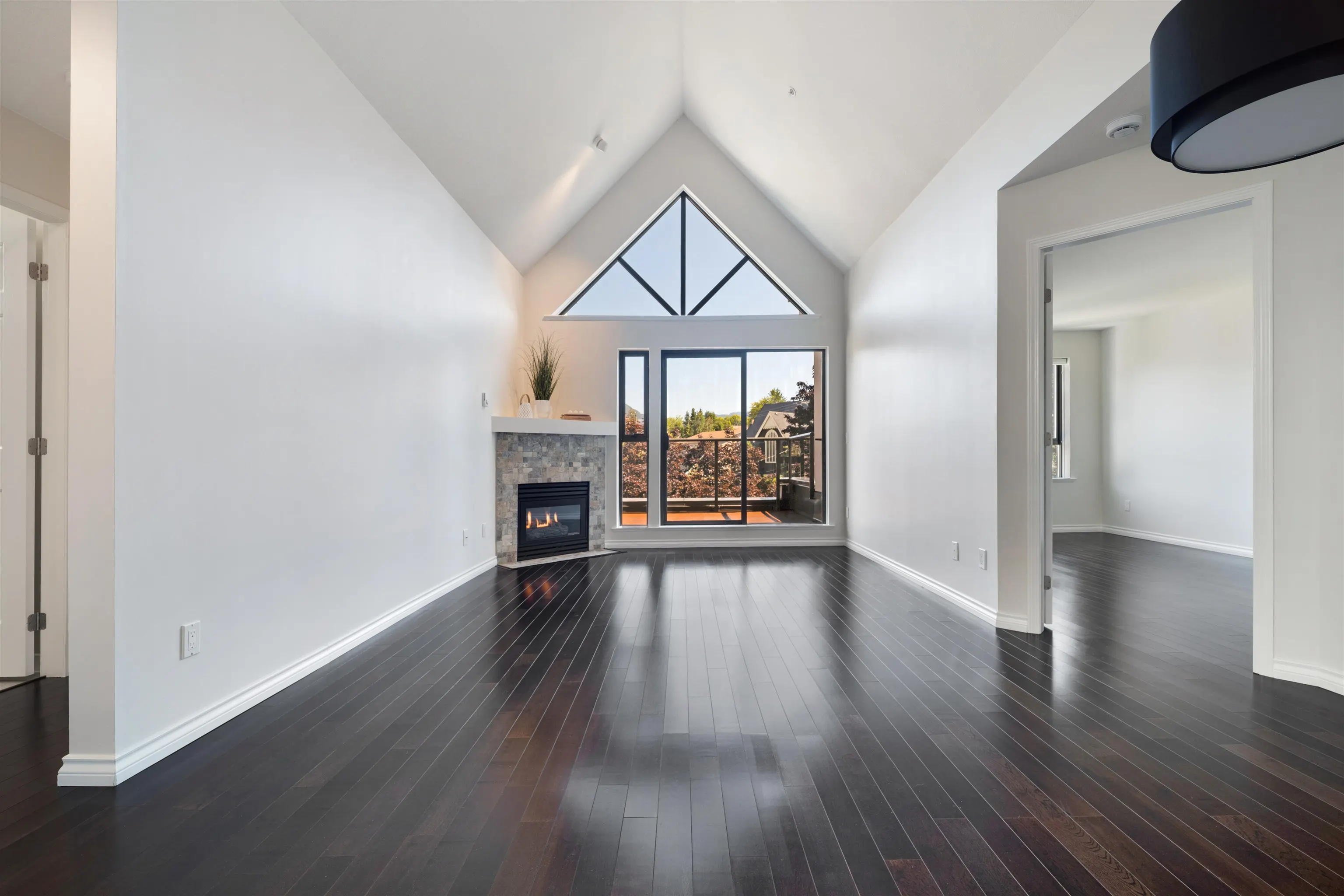PH 413 175 E 10th Street