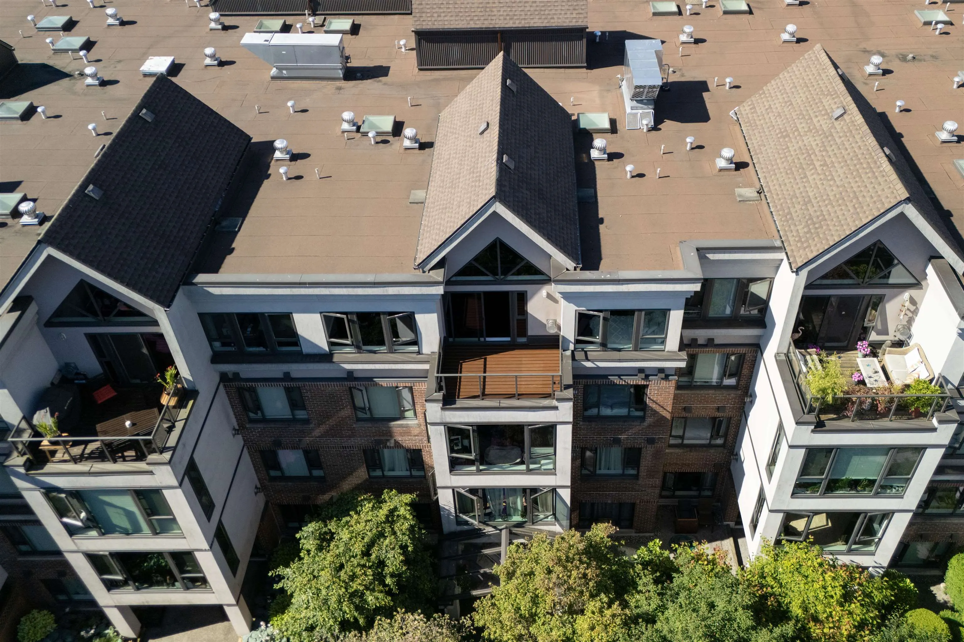 PH 413 175 E 10th Street