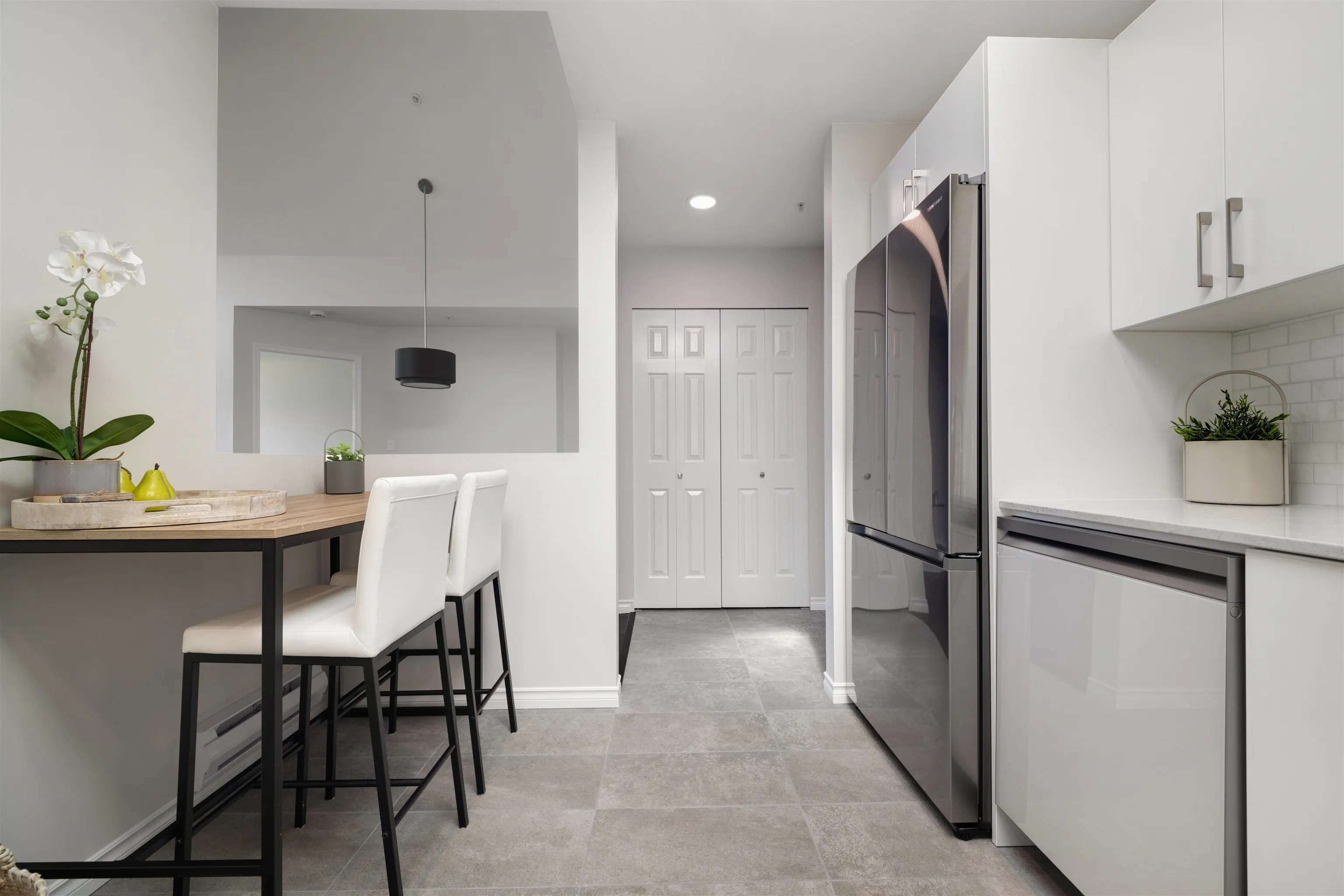 PH 413 175 E 10th Street