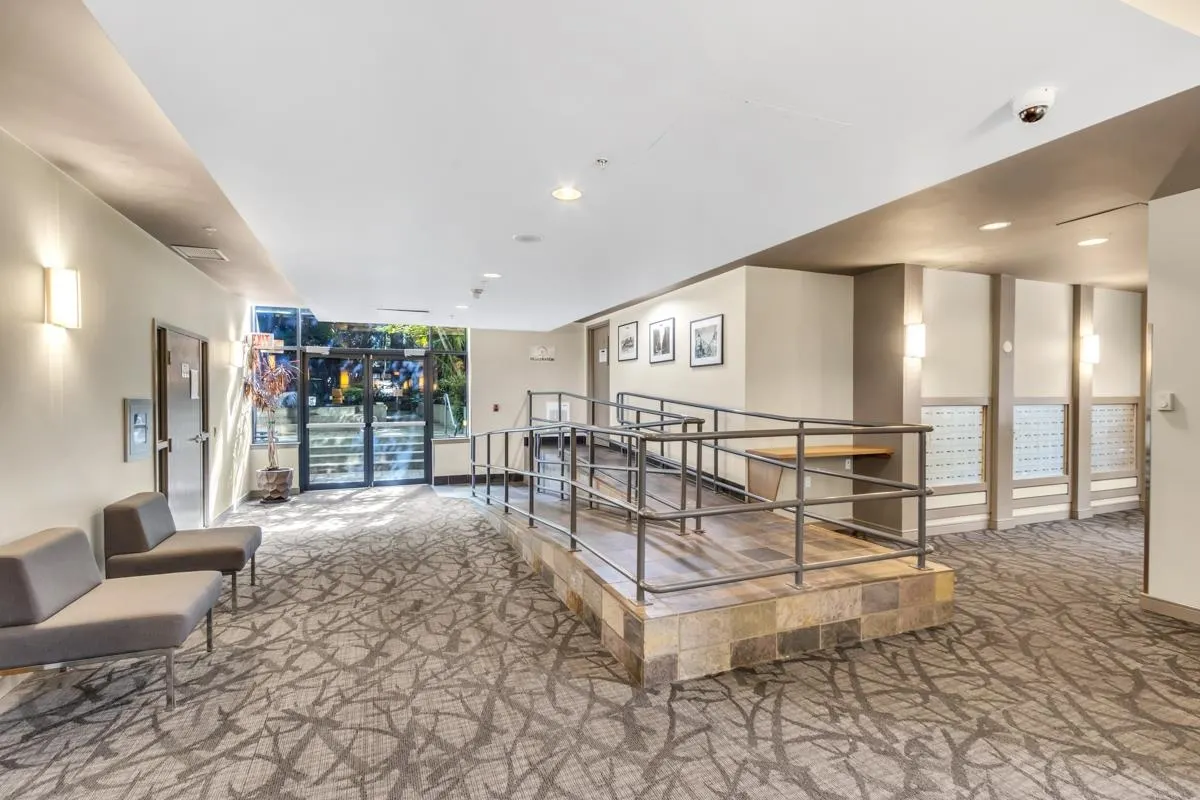 1507 1068 Hornby Street