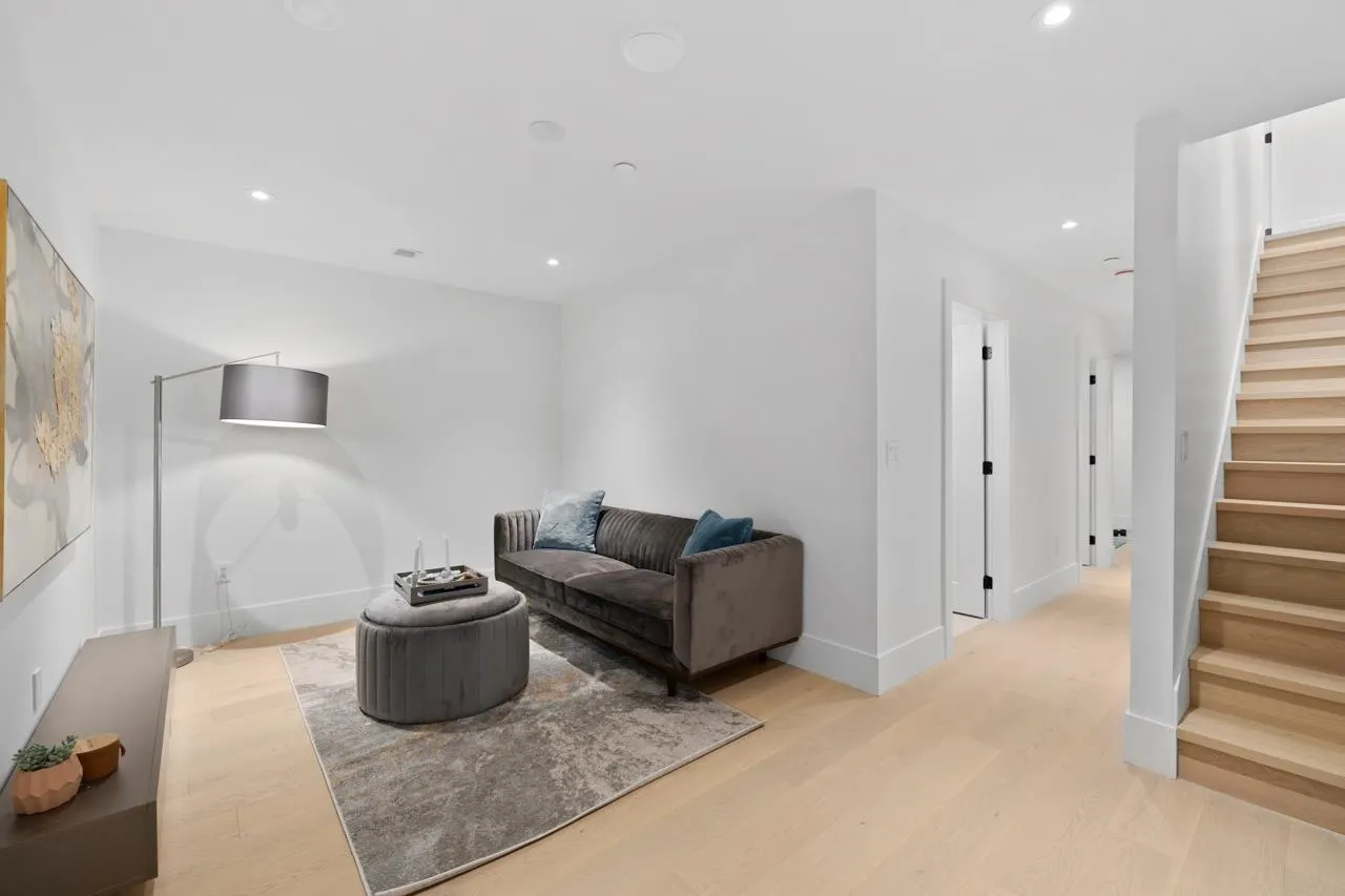 2505 W 37th Avenue