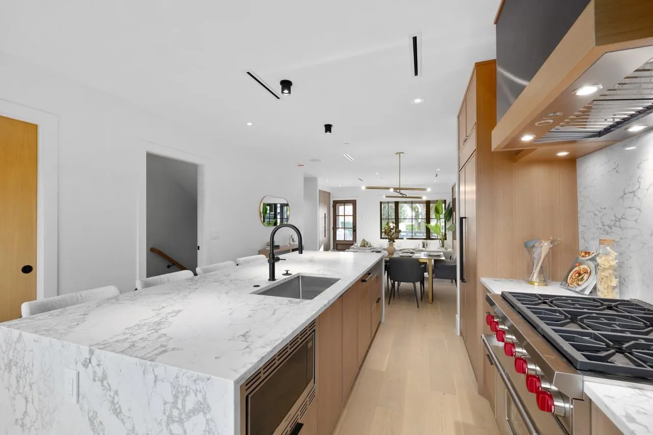 2505 W 37th Avenue